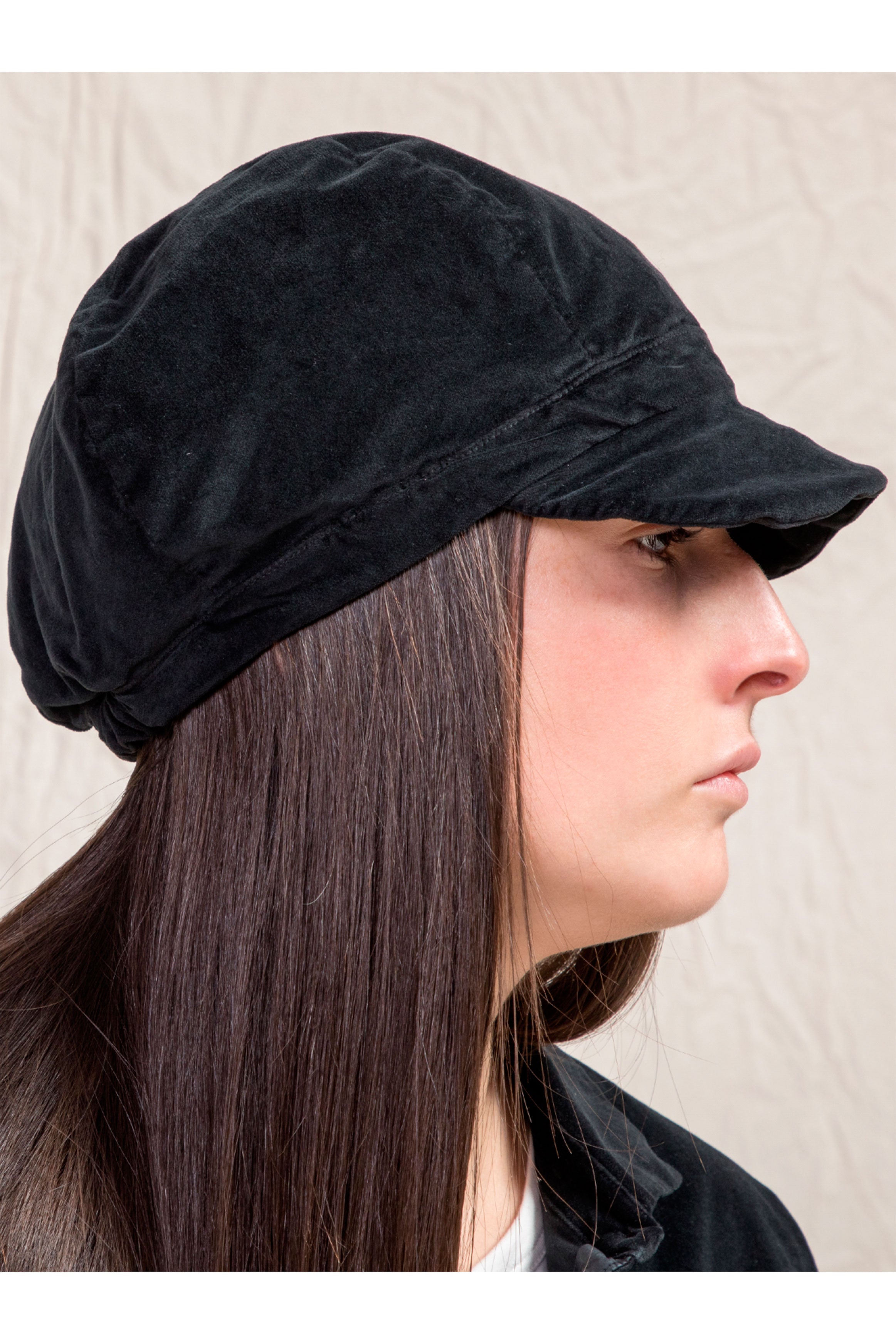 hat v velvet black