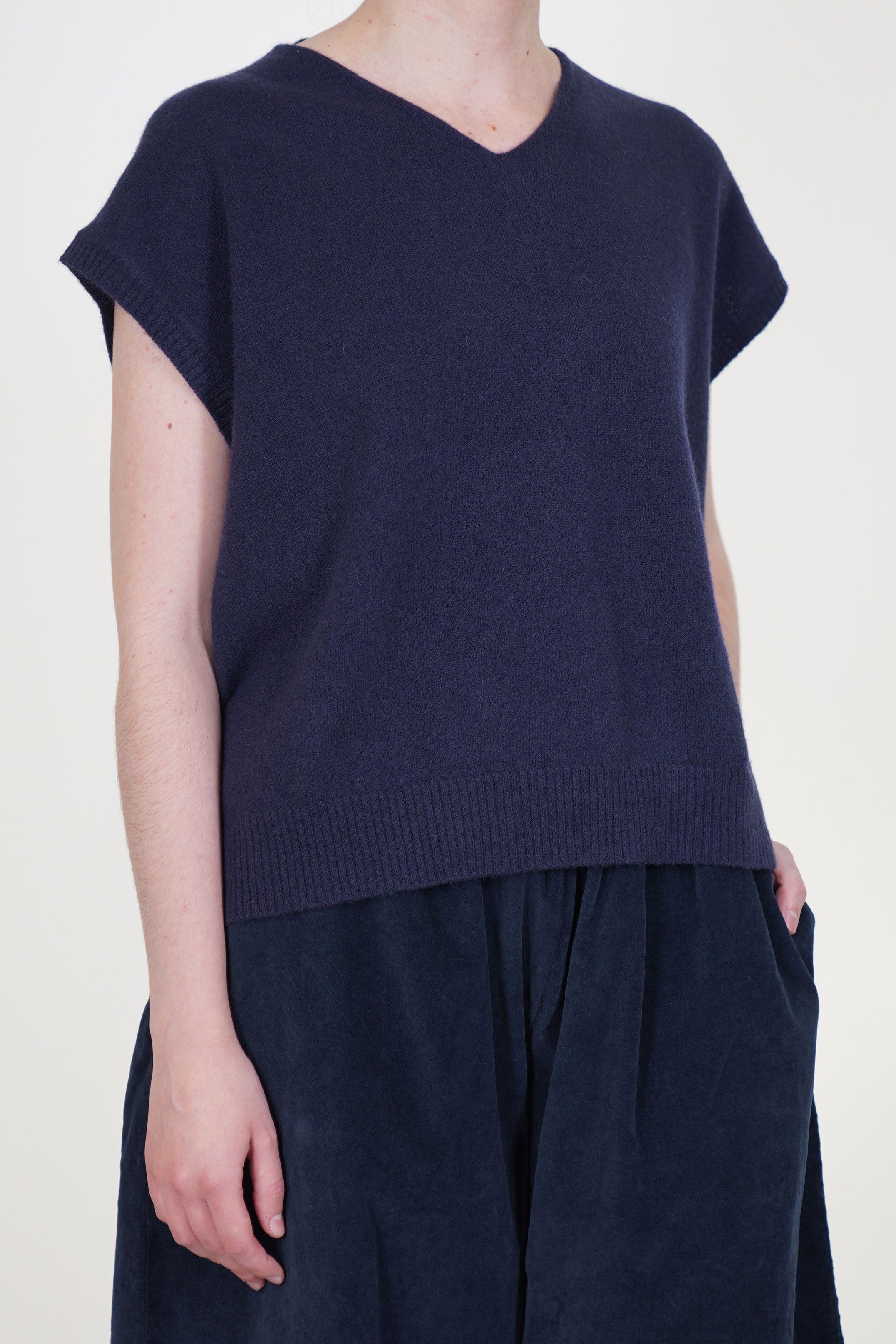 cashmere sleeveless vest ink