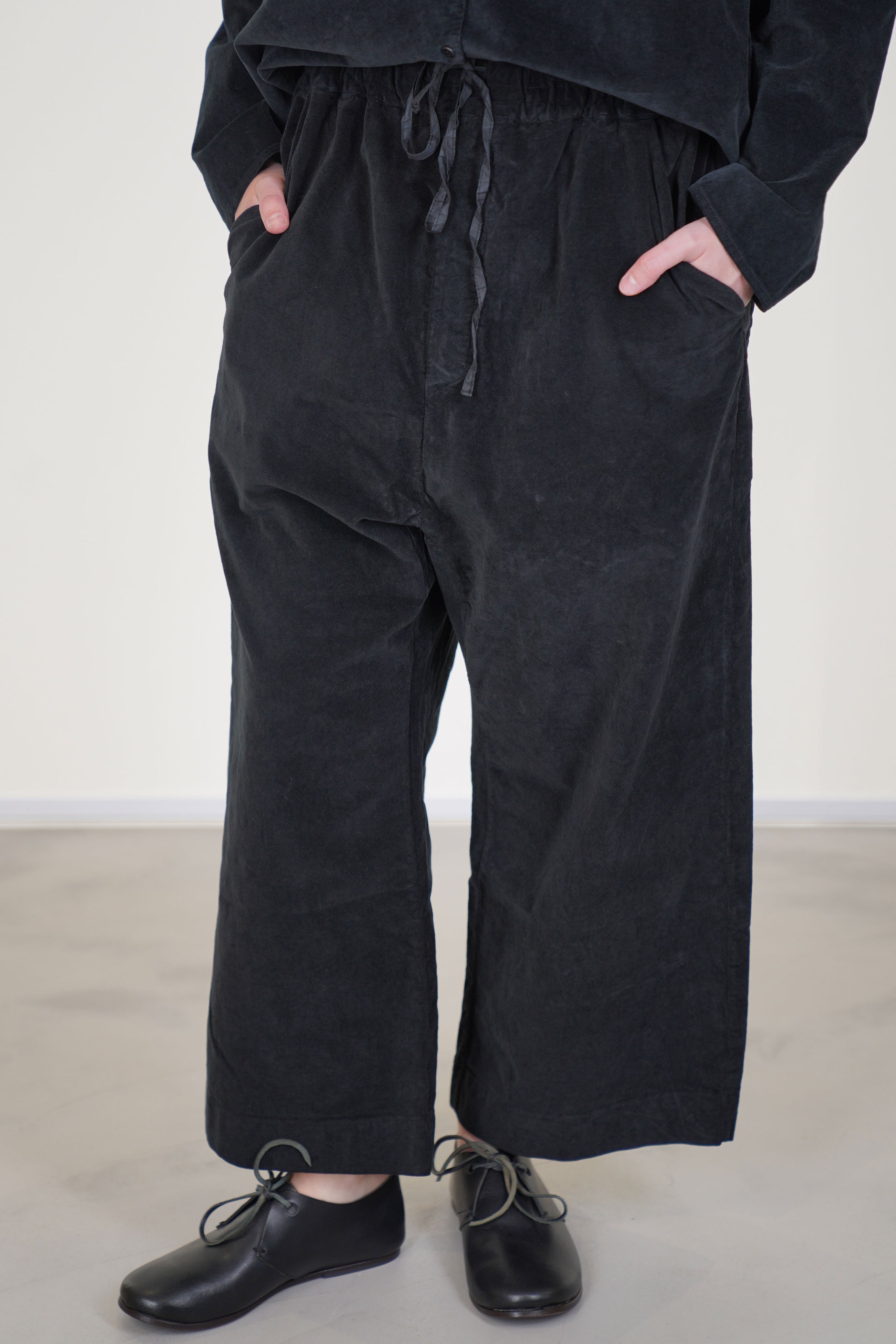 wide & short trousers velvet black