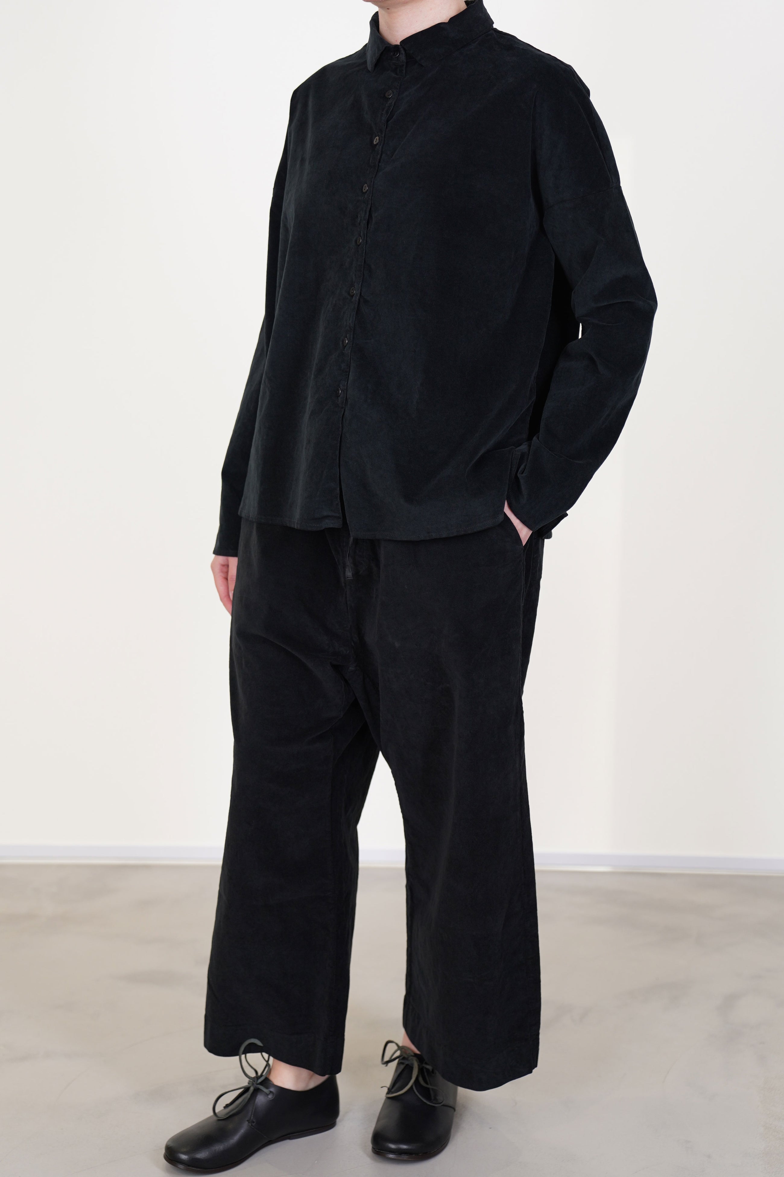 wide & short trousers velvet black