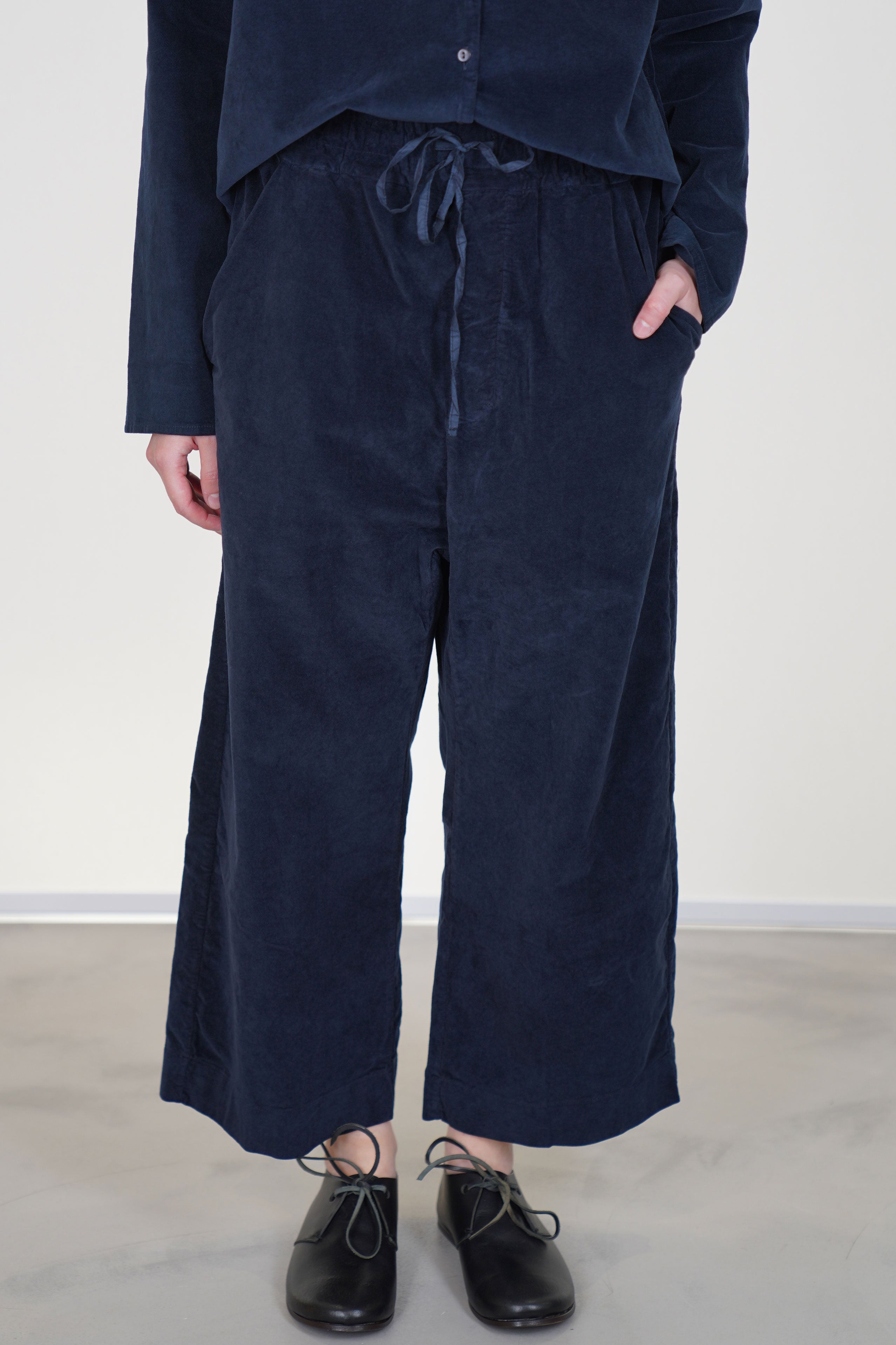 wide & short trousers velvet ink