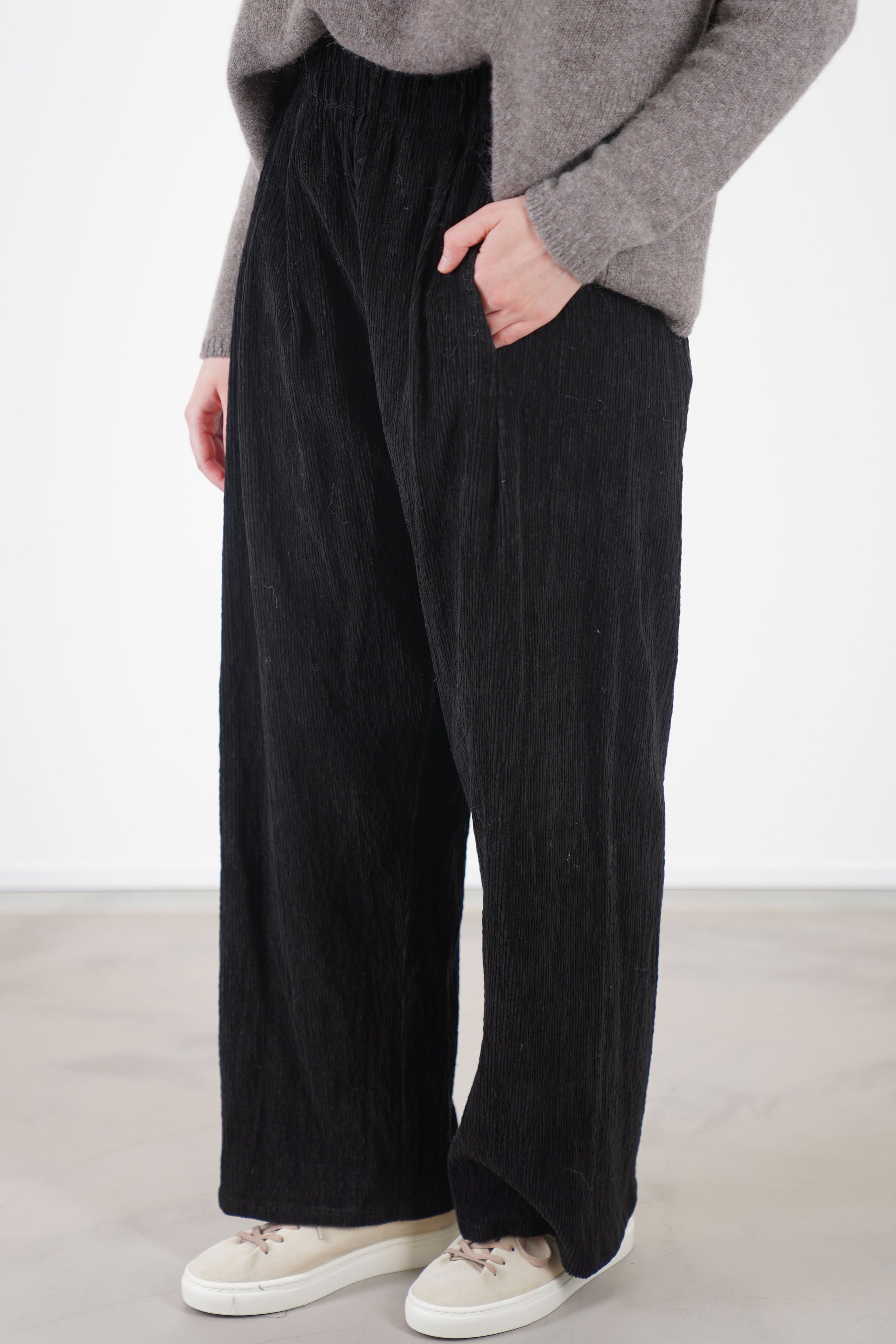 side view of apuntob (a.b) trousers cord black designed with pockets for a practical style