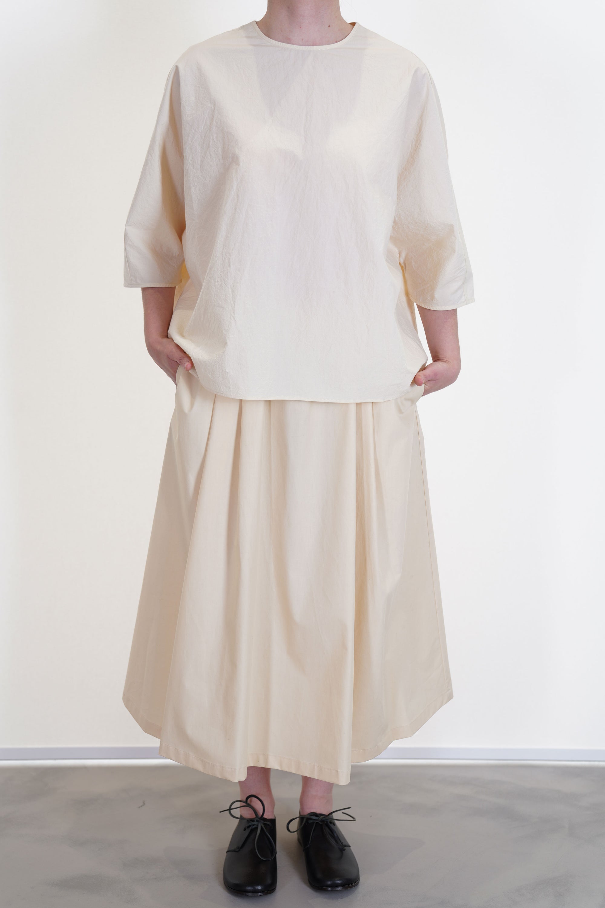 apuntob (a.b) skirt natural worn with shirt natural