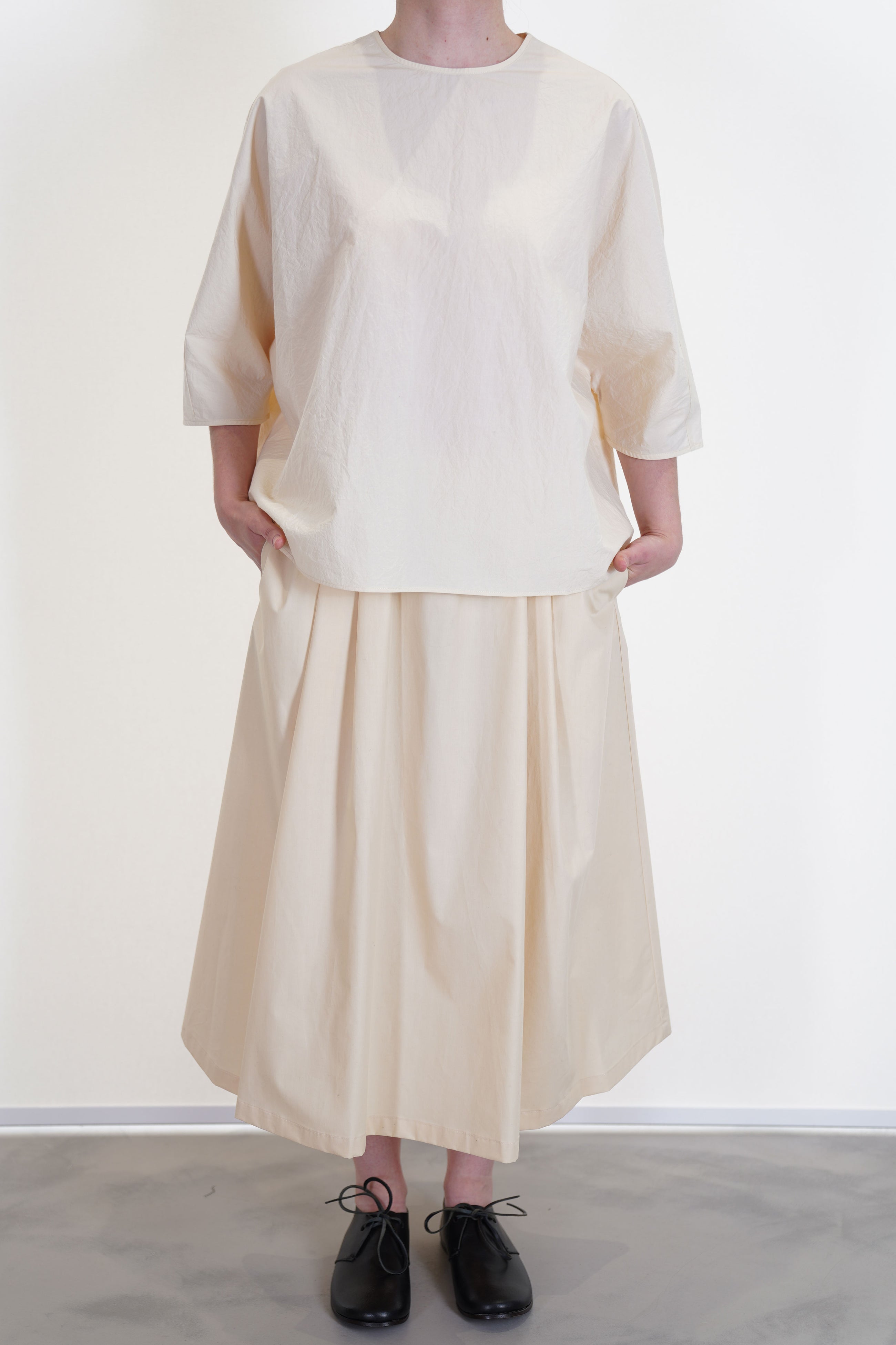 apuntob (a.b) skirt natural worn with shirt natural
