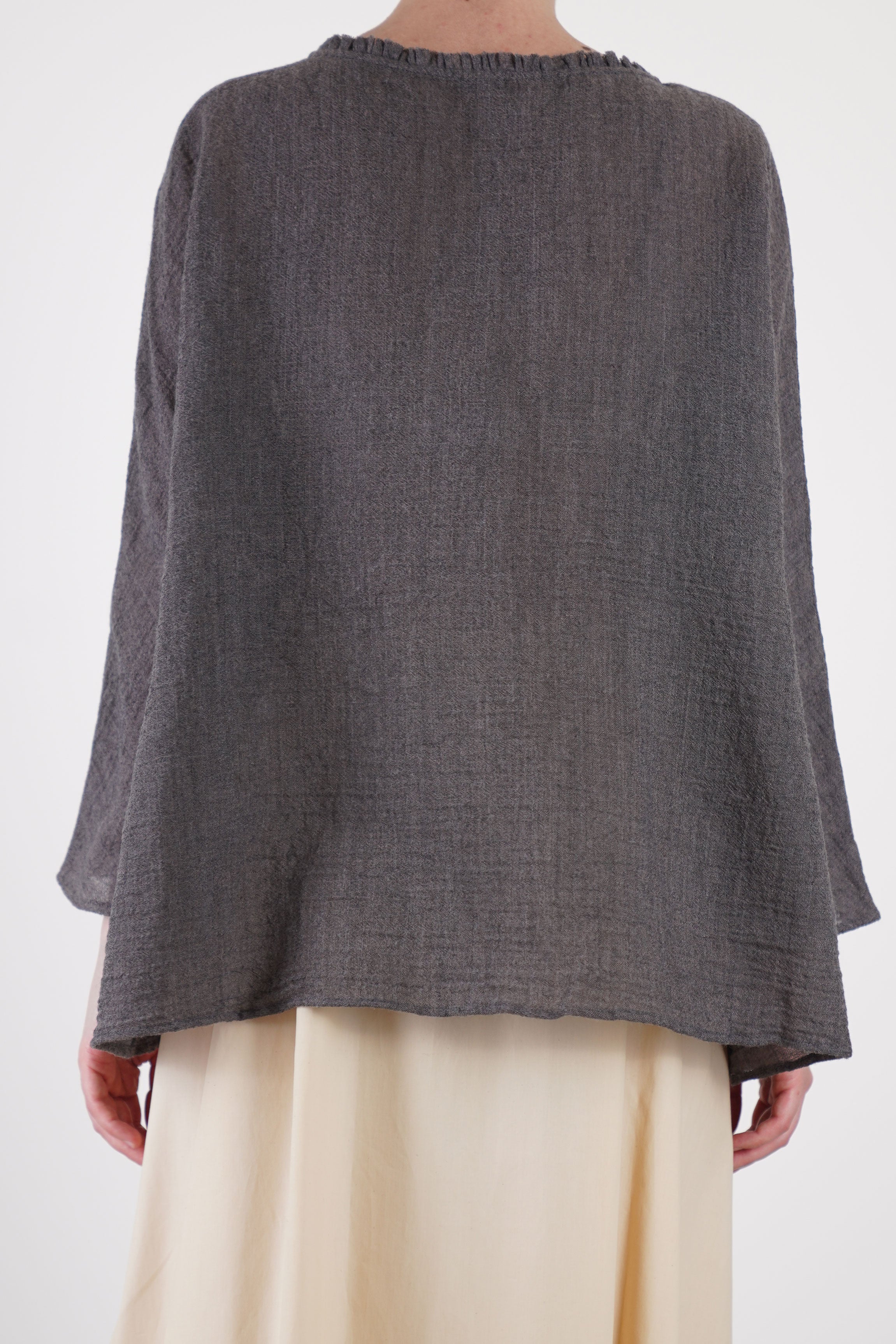 back view of apuntob (a.b) linen wool shirt walnut loose cut for a comfortable, airy fit.
