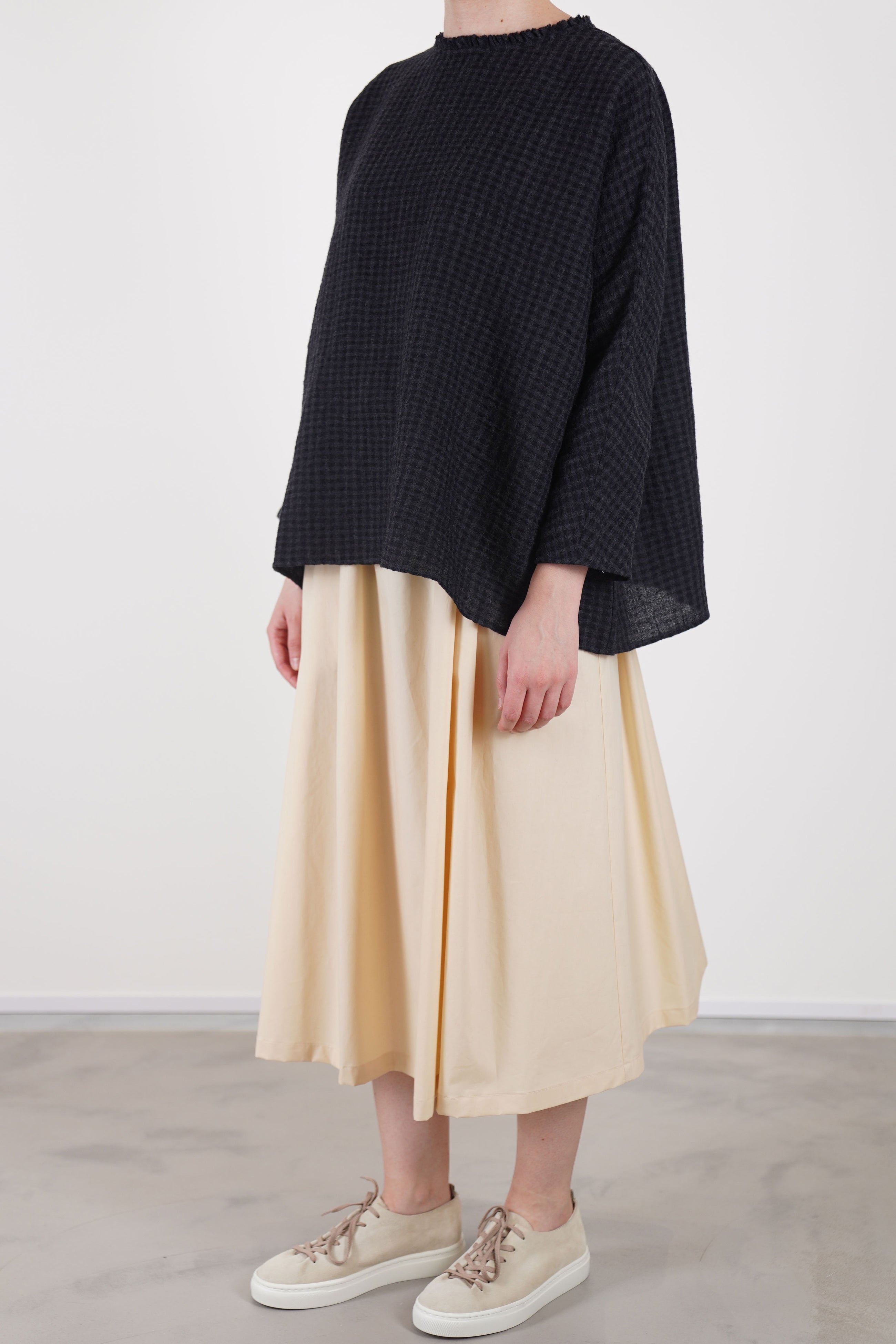 apuntob (a.b) linen wool shirt anthracite black check worn with apuntob skirt natural for an effortless look