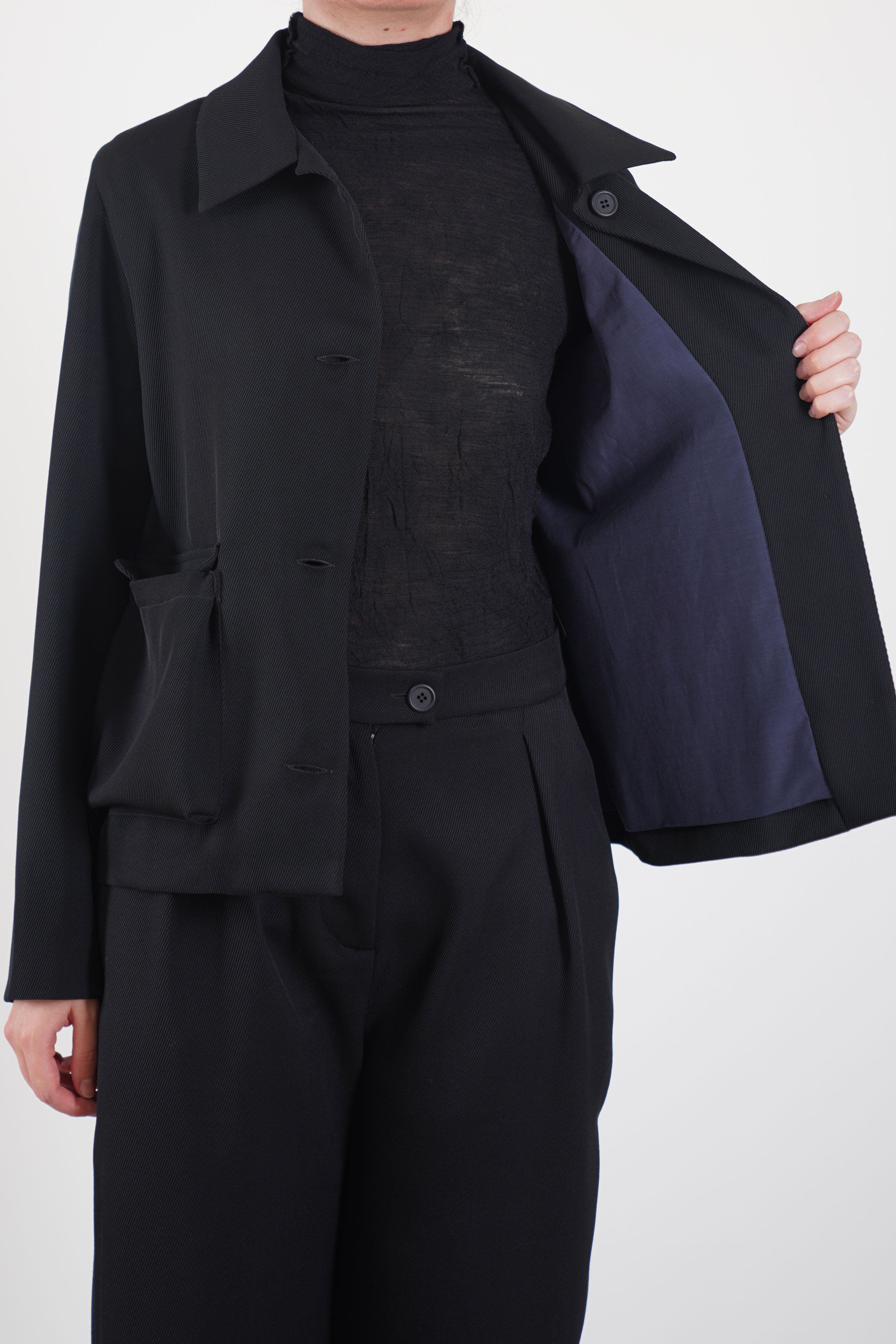 asciari jacket loto wool black features a cotton blue lining.