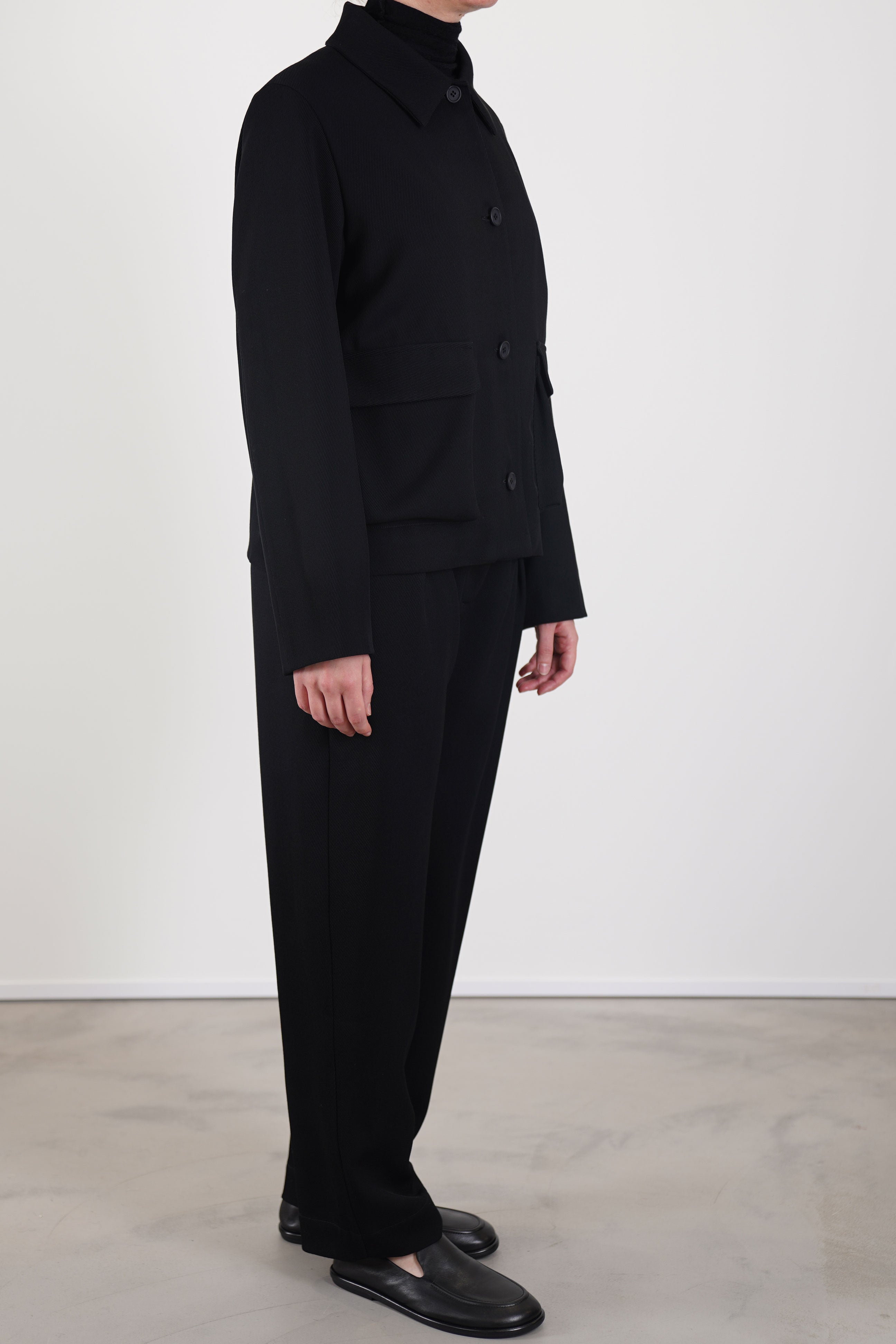 side view of asciari jacket loto wool black tailored fit and effortless elegance