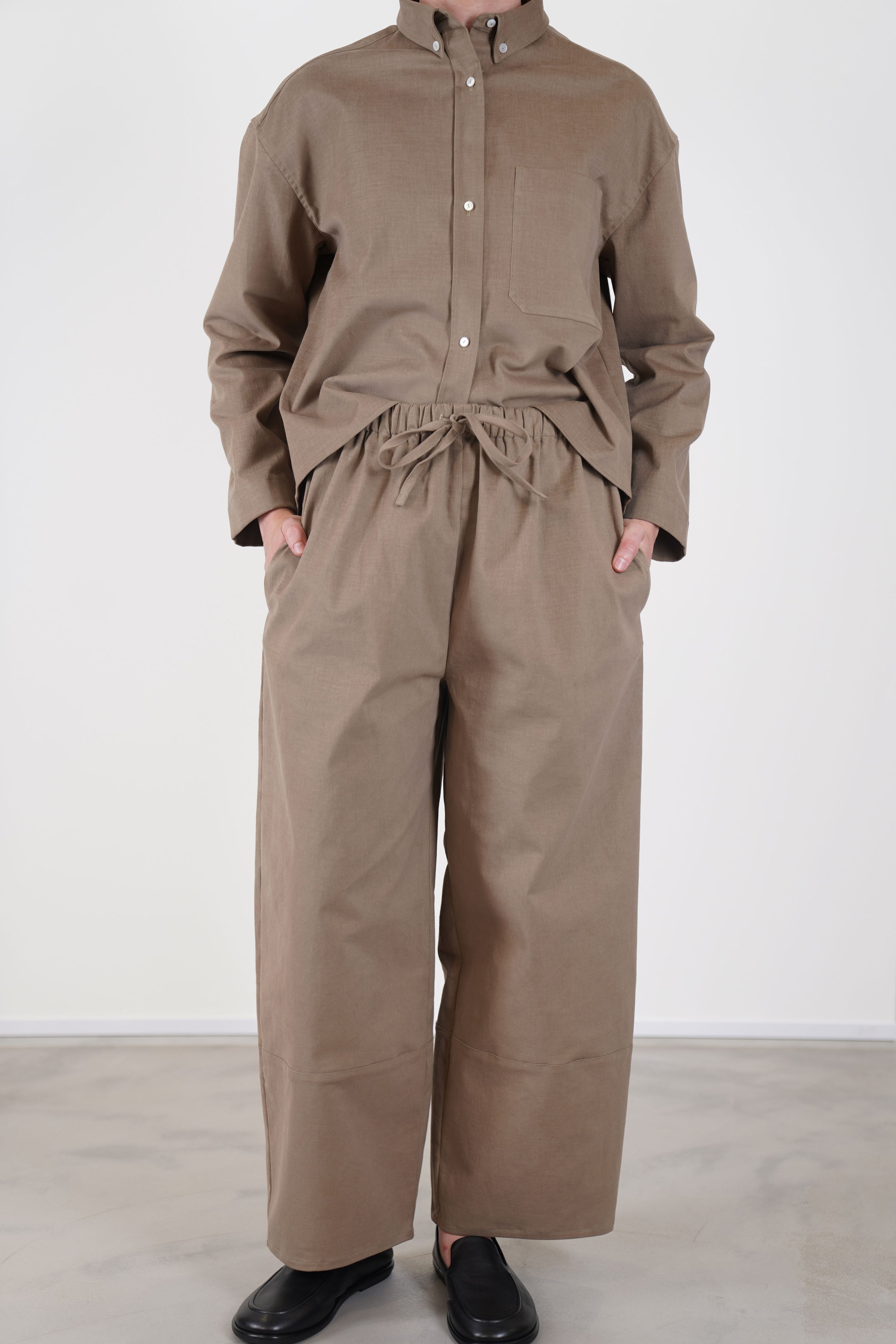 asciari trousers emy sand featuring an elasticated and adjustable waistband, relaxed fit with wide legs and side pockets