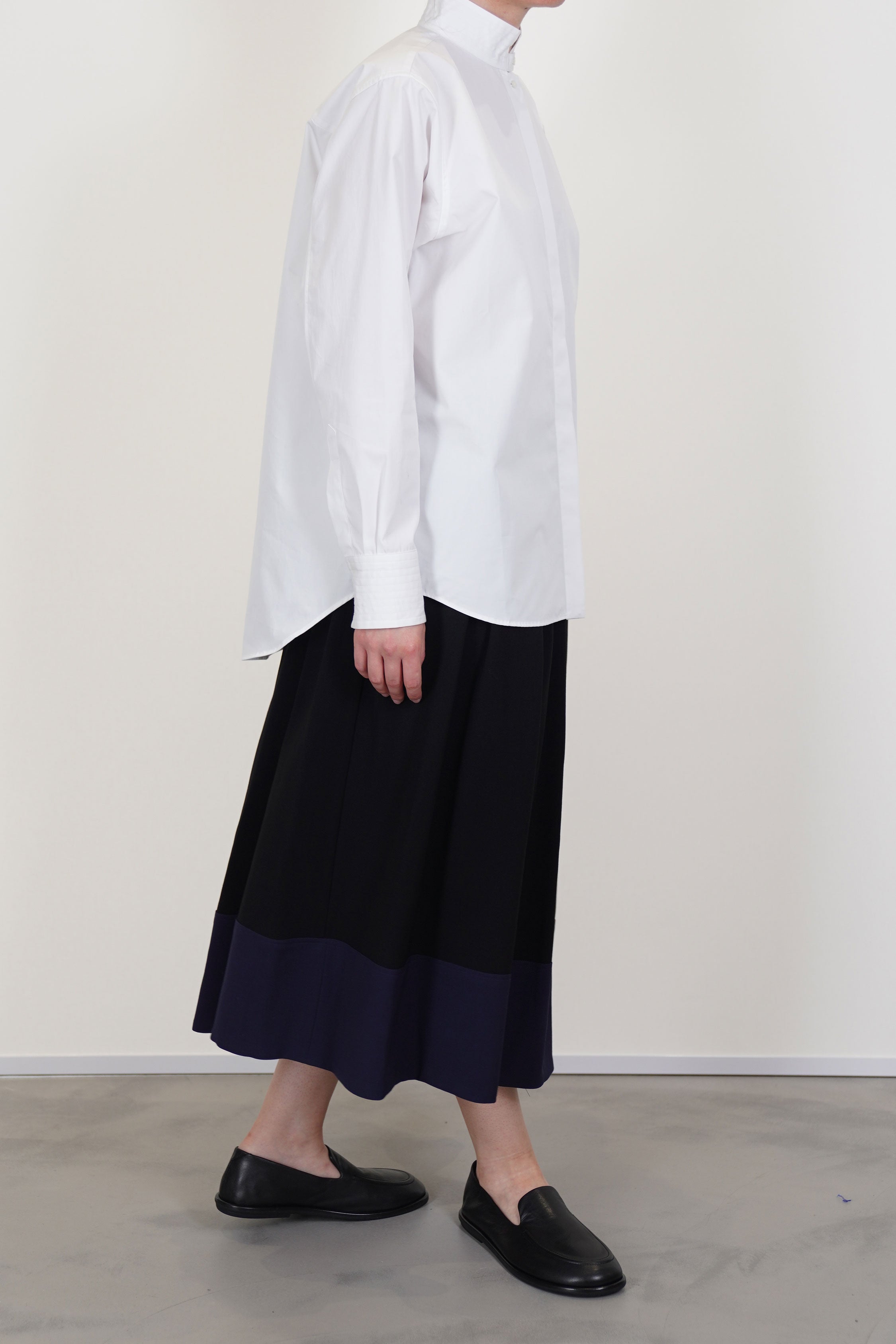 side view of asciari skirt fleur wool black/navy fewaturing a midi length and medium weight