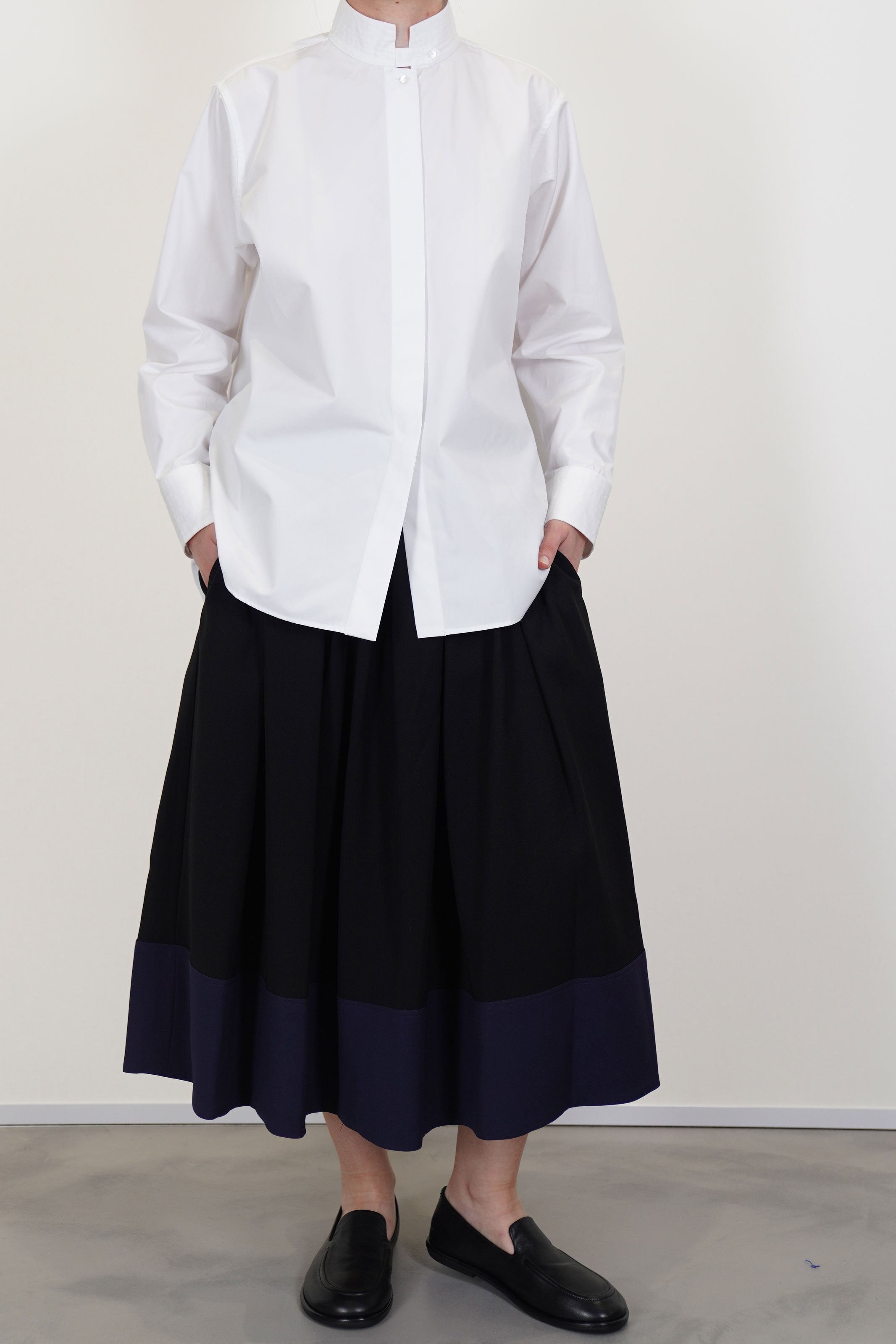 asciari skirt fleur wool black/navy crafted from luxurious super fine Italian pure virgin wool
