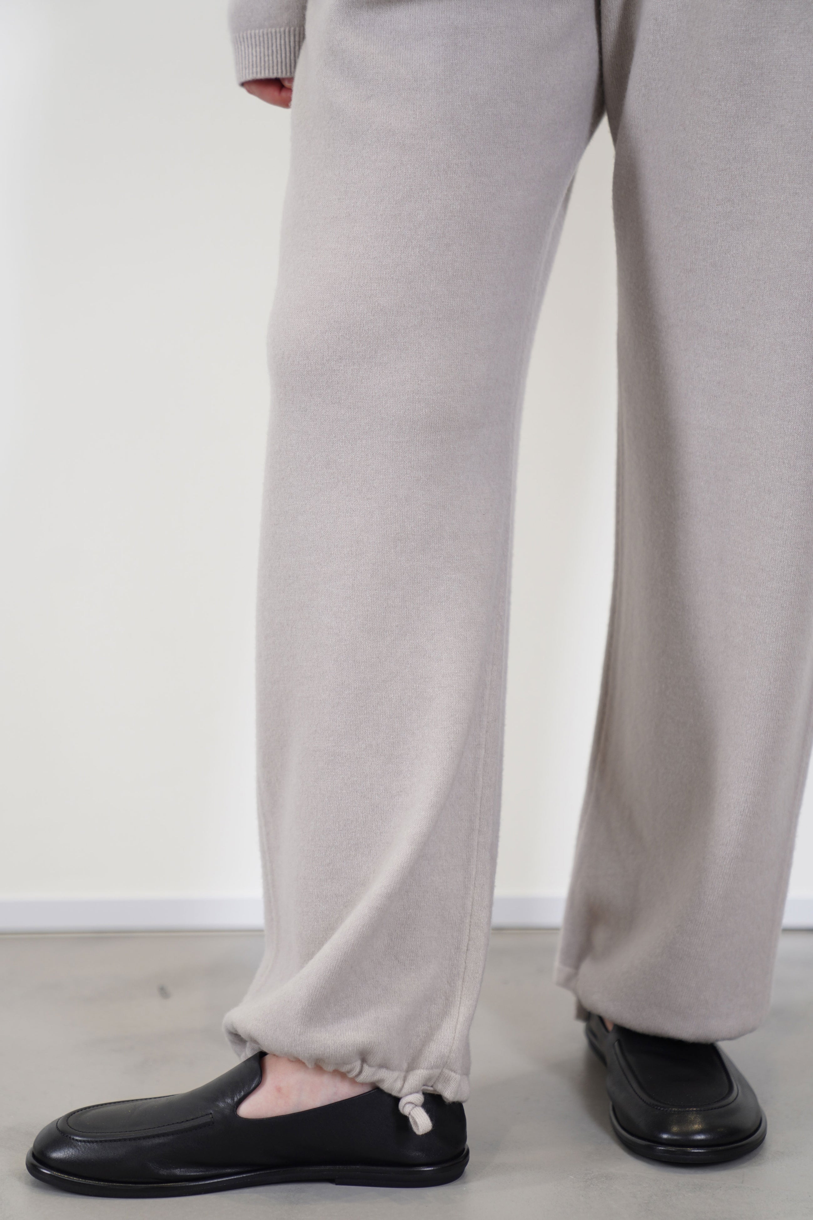 easy straight pants wool beige