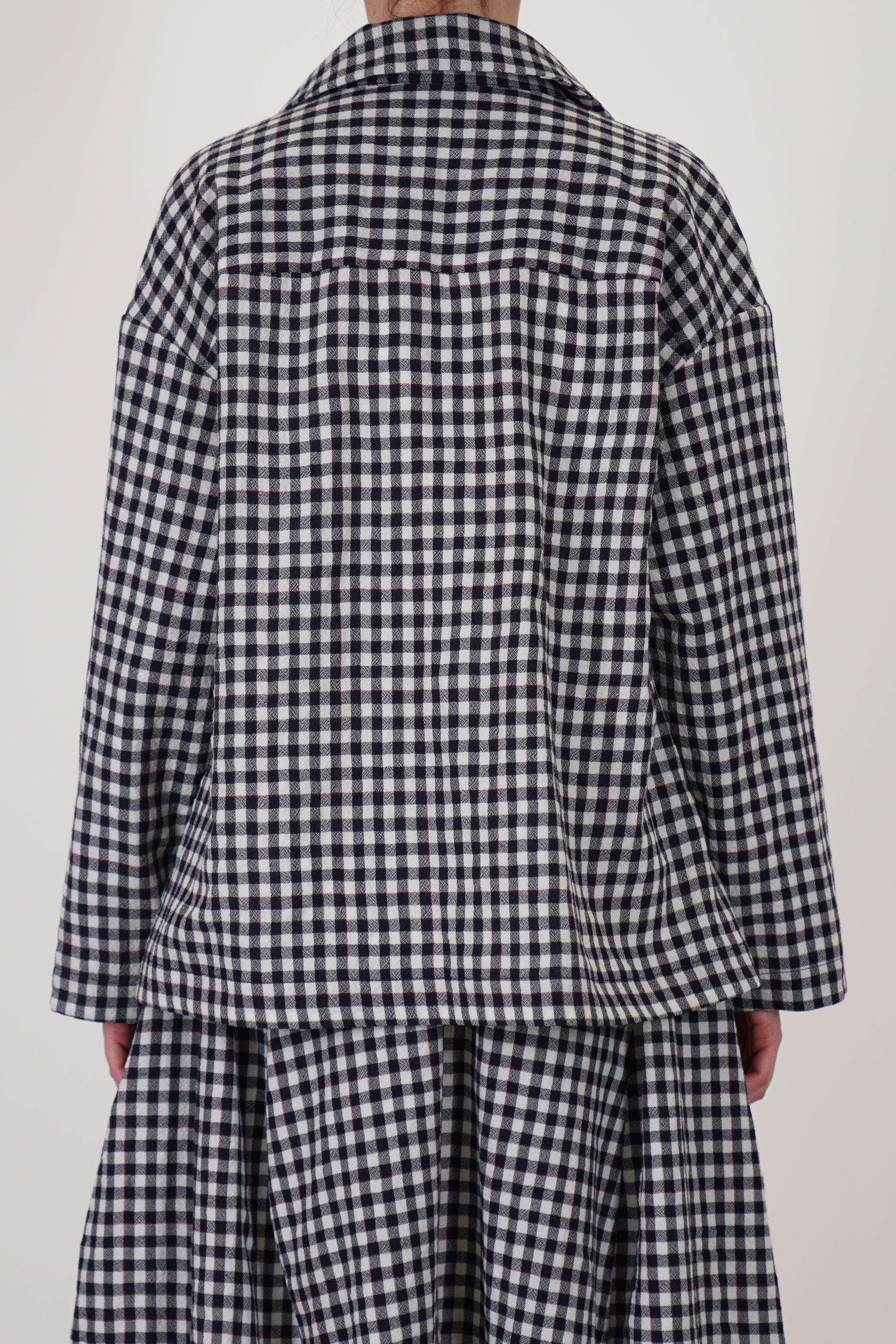 back view of bergfabel virgin wool uli jacket check relaxed fit and a-line cut