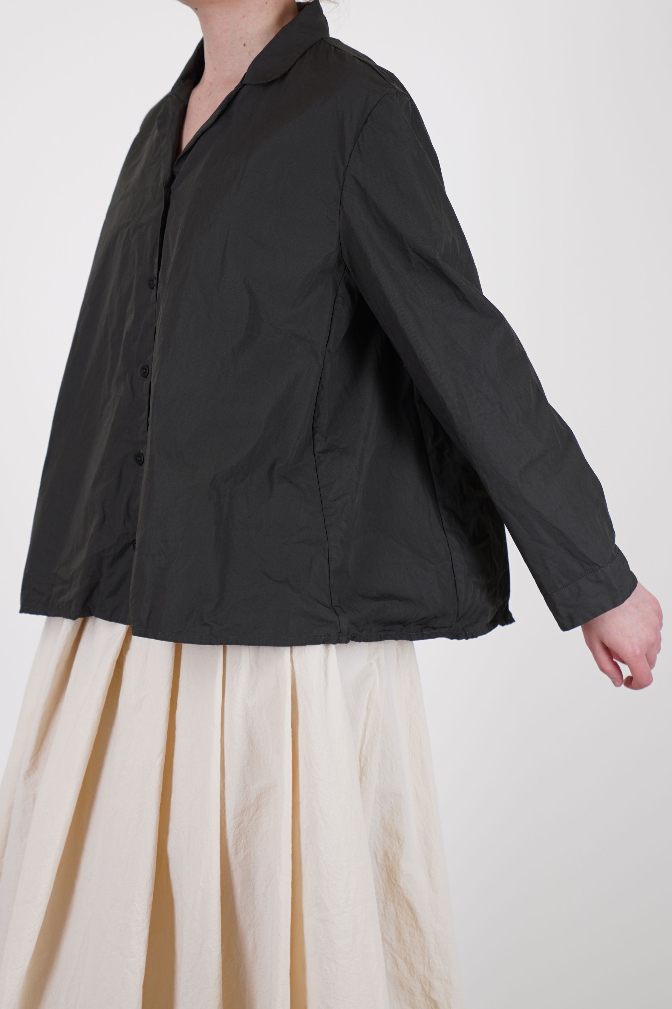 detail view of bergfabel jenny shirt moss ilong slim sleeve and a-line shape