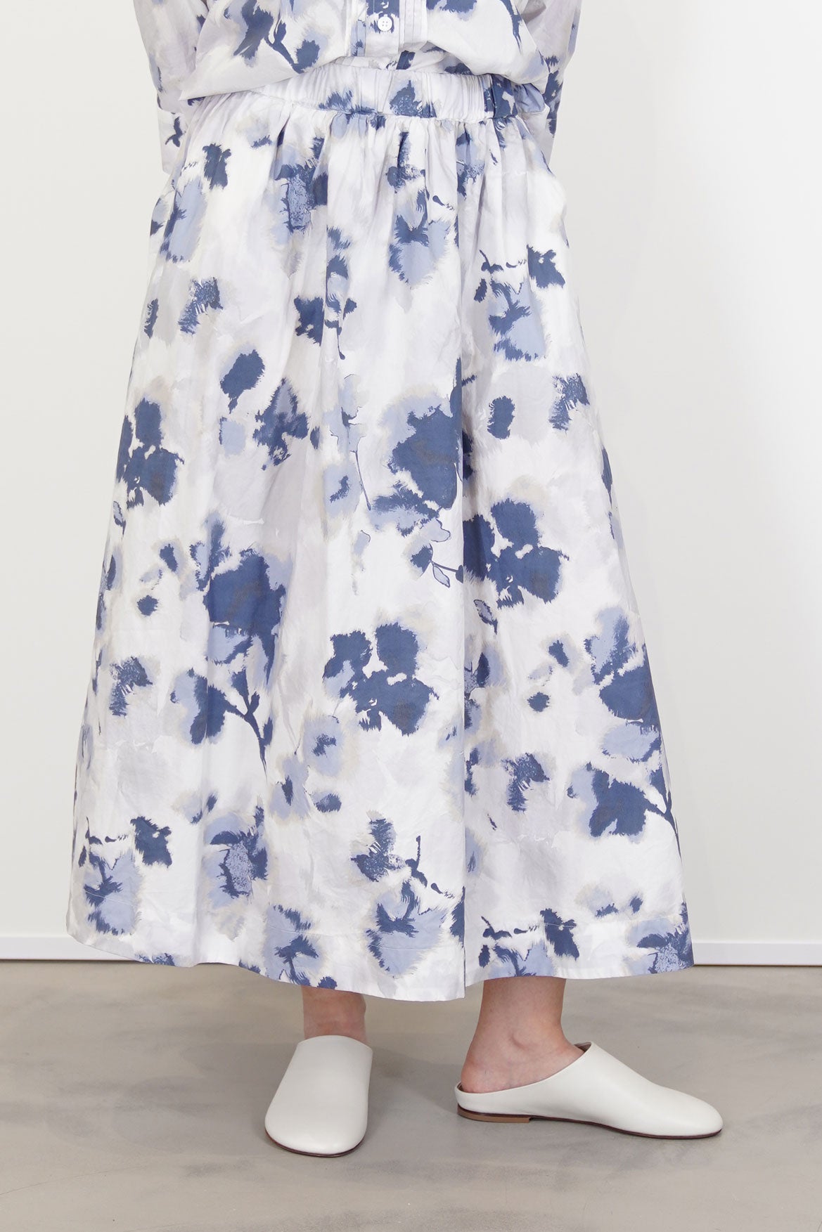 front view of bergfabel ivy skirt blooms
