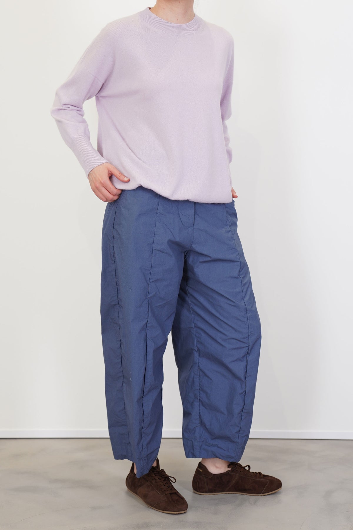 model wearing bergfabel sandra pants blue