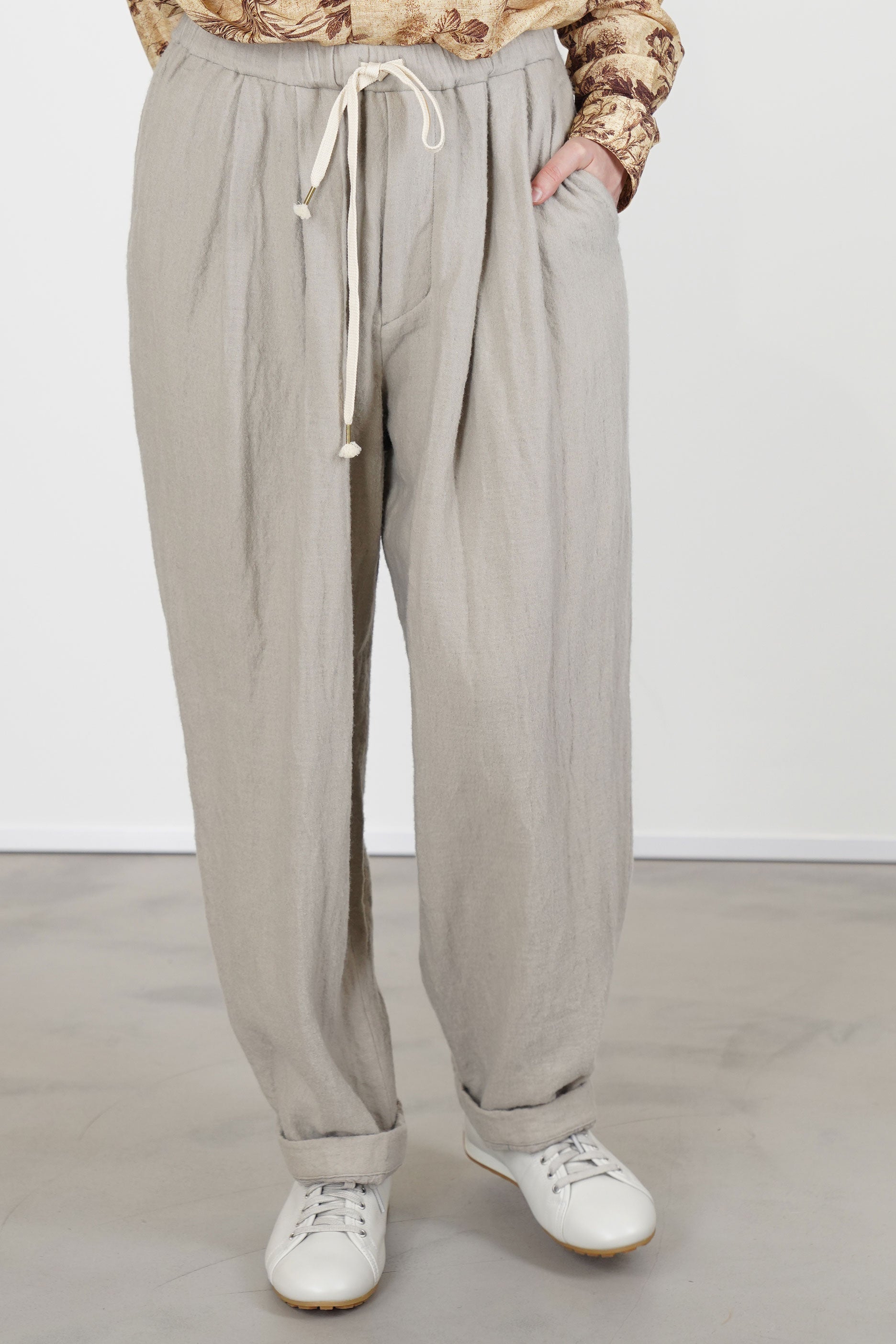 calmlence pleated pants shrink double face light beige | carrousel