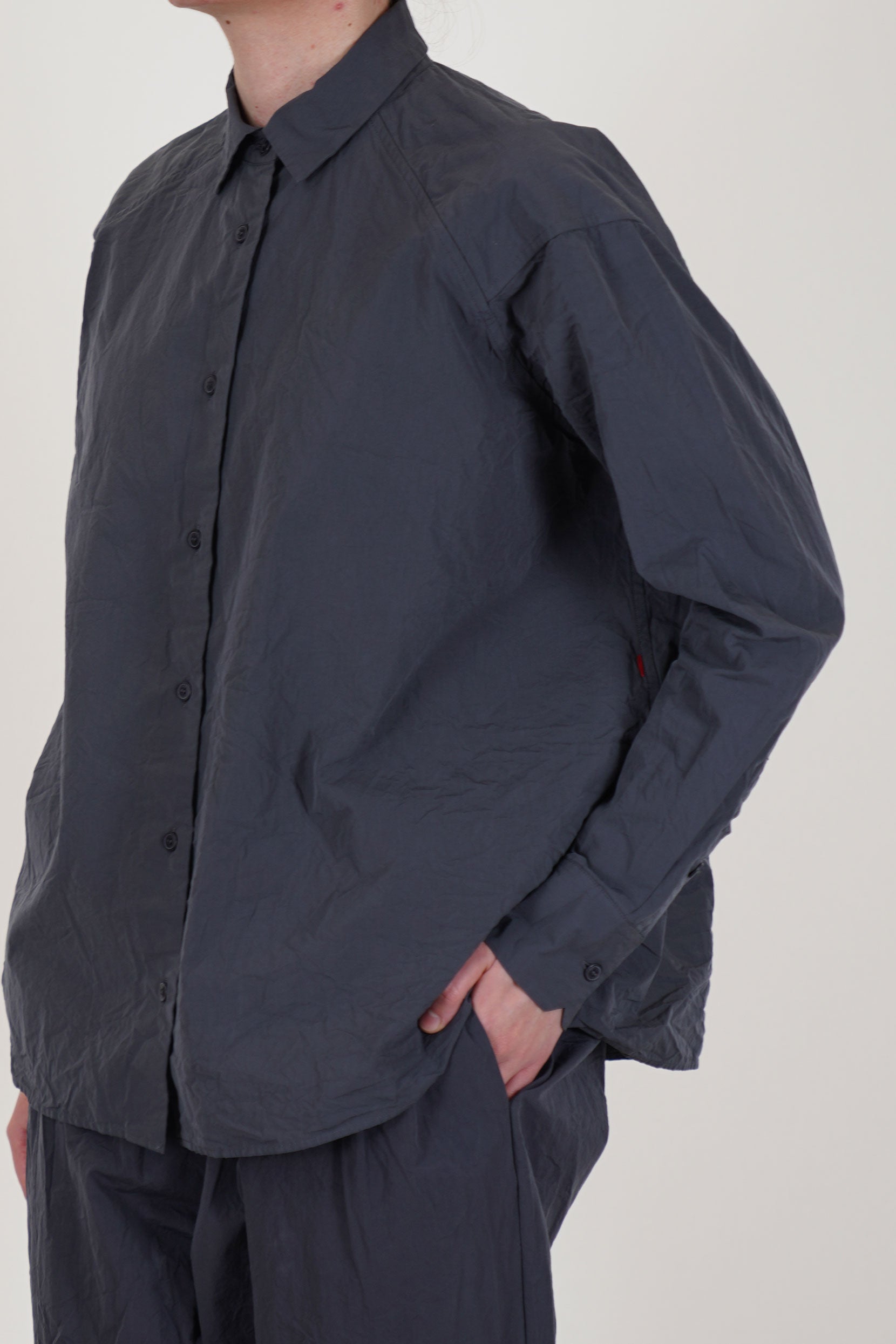 casey casey drays shirt blu skull features long sleeves and embodies classic elegance combined with precise tailoring.