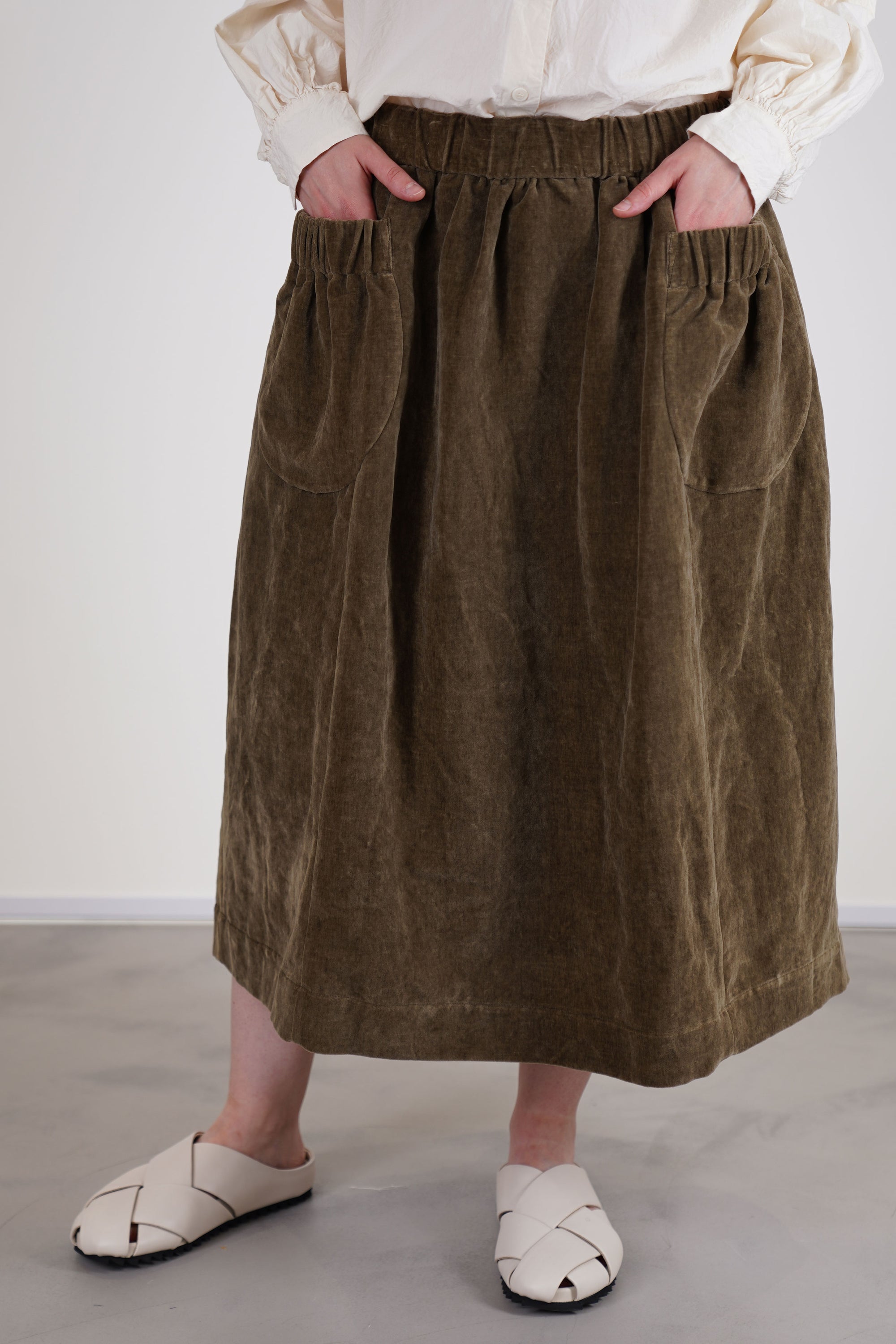 casey casey ghost skirt velvet taupe crafted in a soft cotton-linen velvet blend and fully cotton lined.