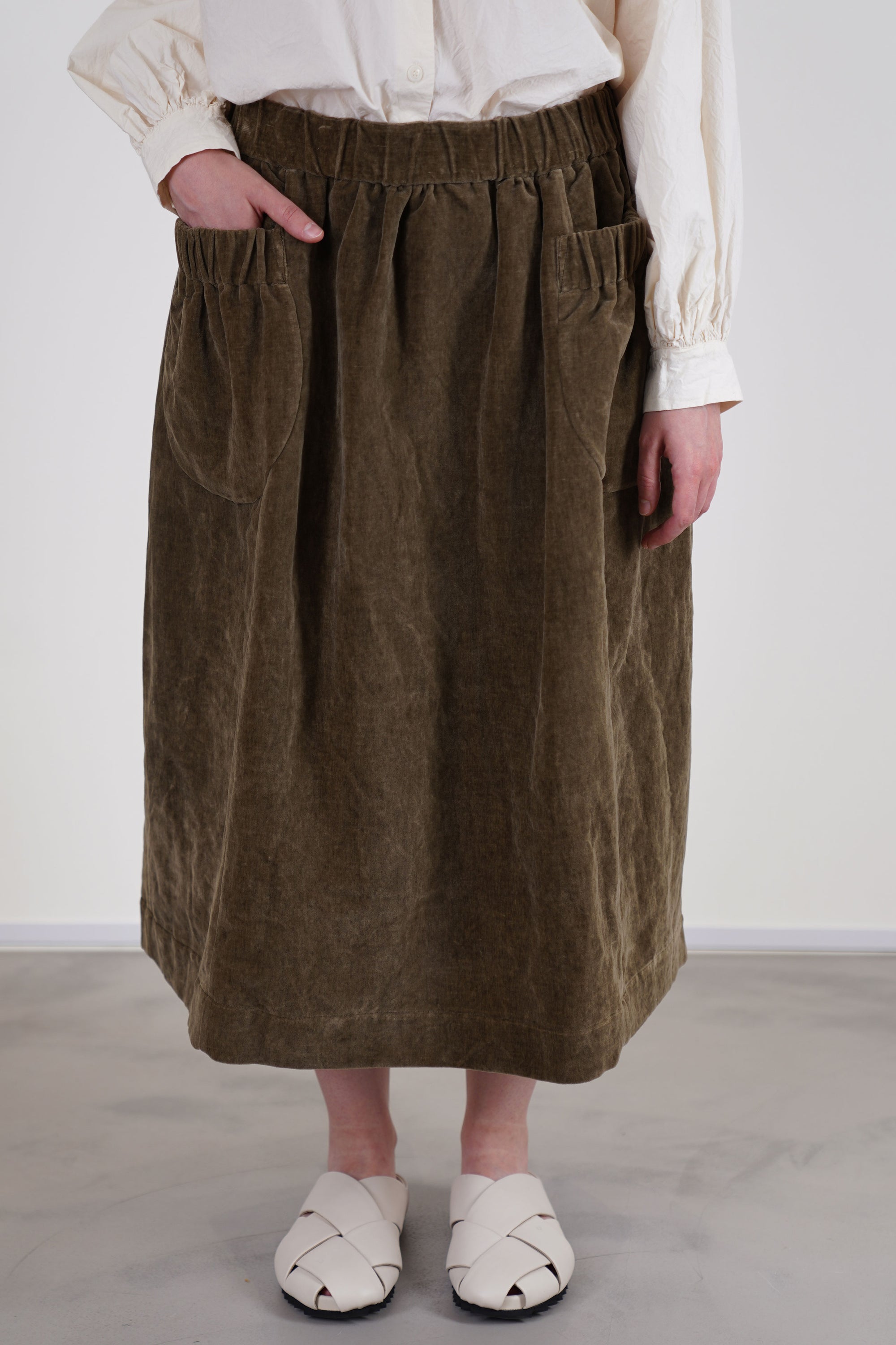 casey casey ghost skirt velvet taupe featuring an elasticated waistband with a hidden adjustable drawstring