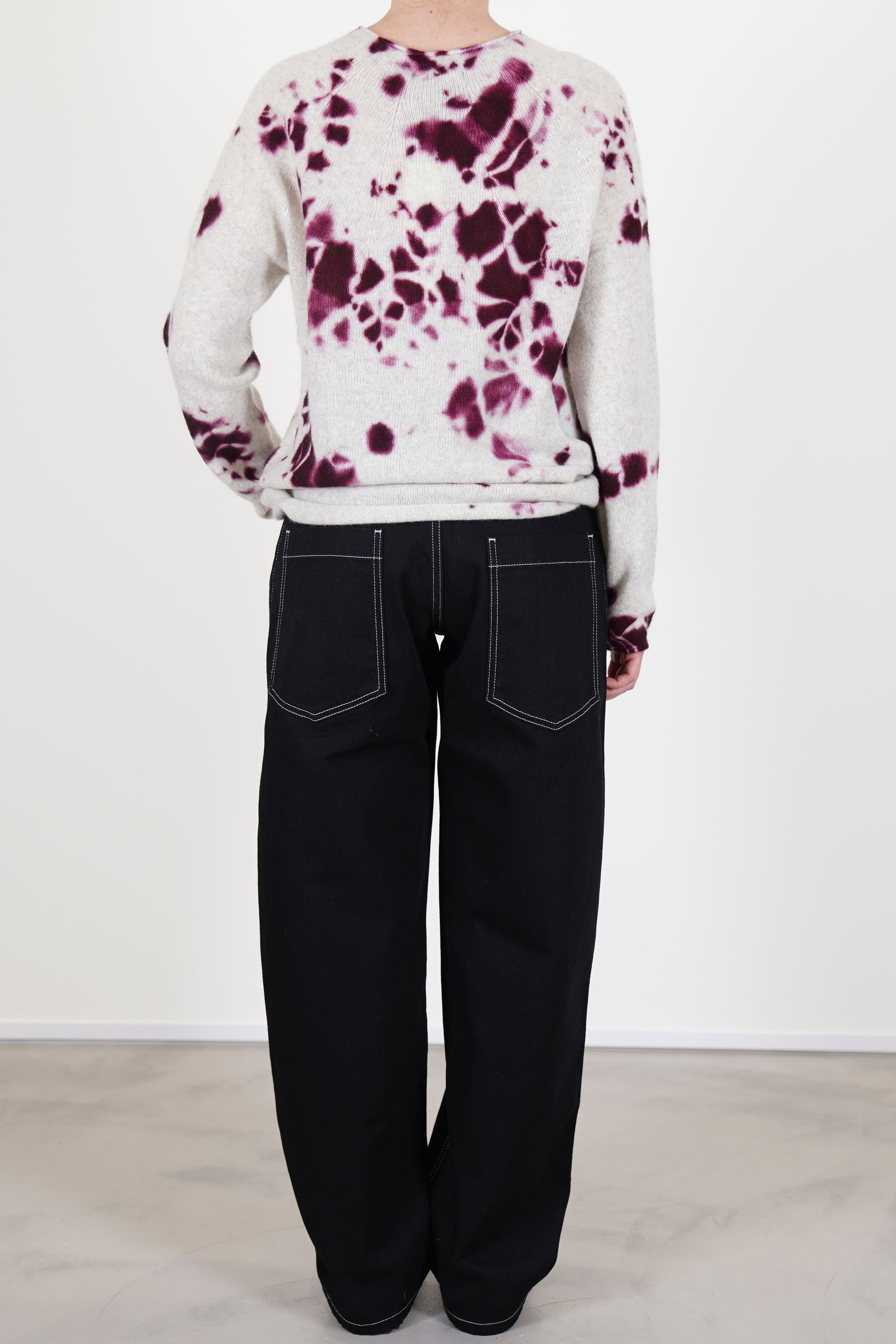 suzusan cashmere seamless pullover long dark purple light grey worn with paolo pant denim black