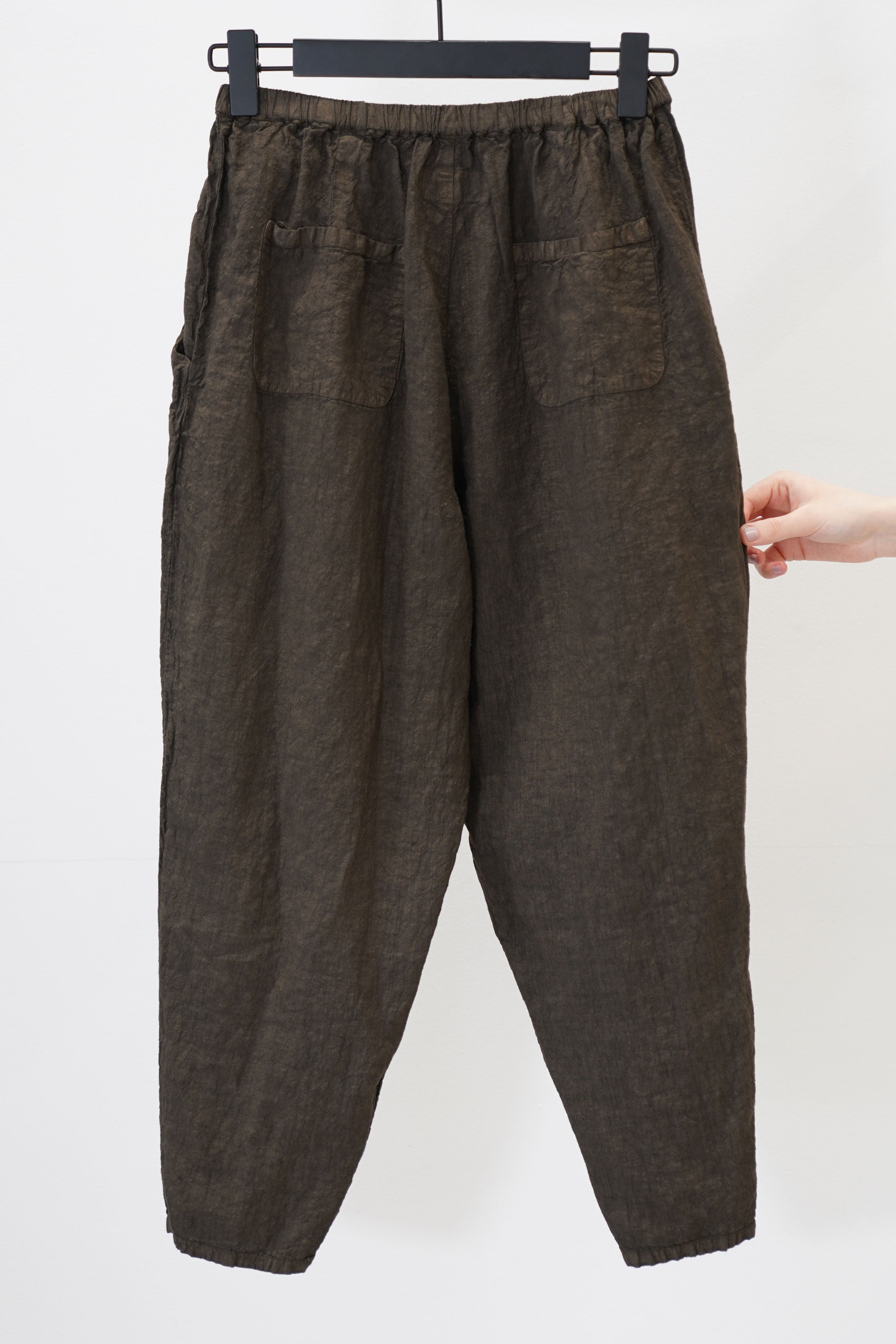 worker pant yilin trash