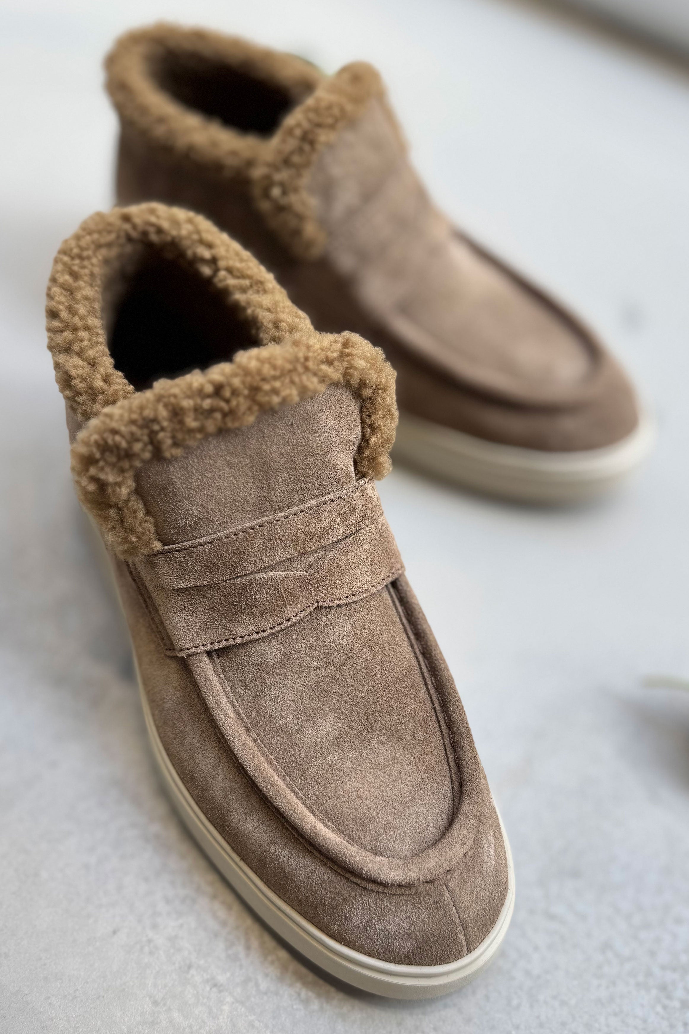 officine creative frame 111 suede chukka boots tundra feature a EVA sole designed to provide outstanding flexibility, insulation, and lasting durability.