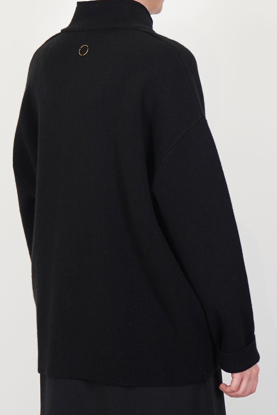 back view of oyuna wind knitted jacket cashmere black