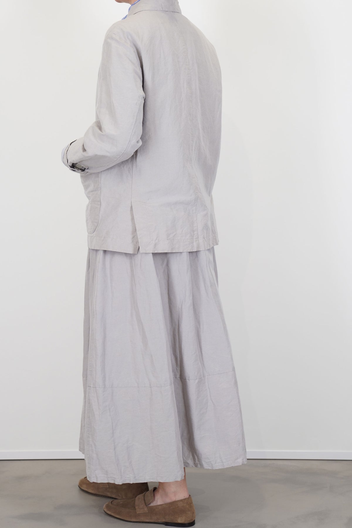 back profile view of pas de calais jacket cotton linen grey effortless and structural design