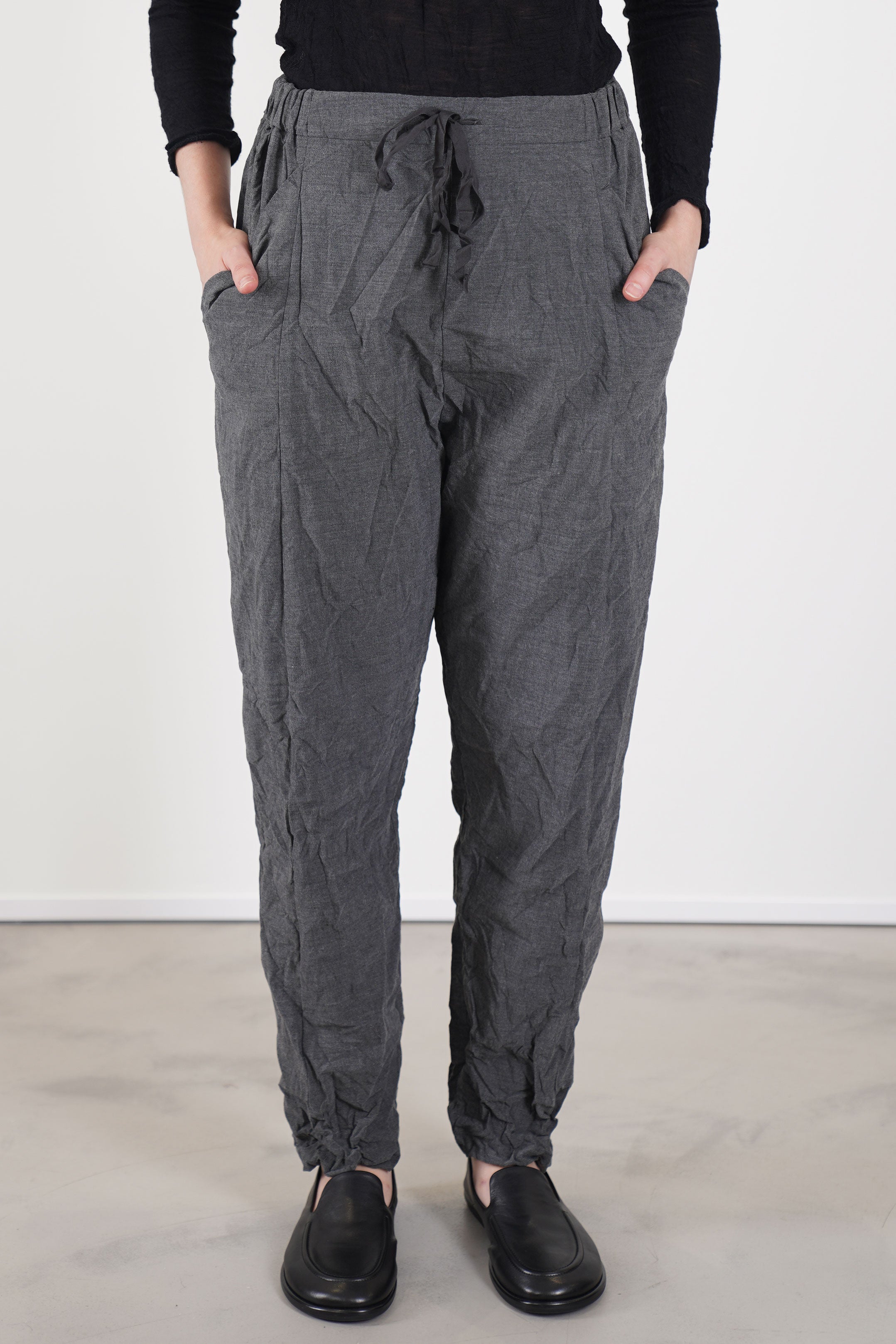 pas de calais stretch easy pants dark grey | carrousel the store