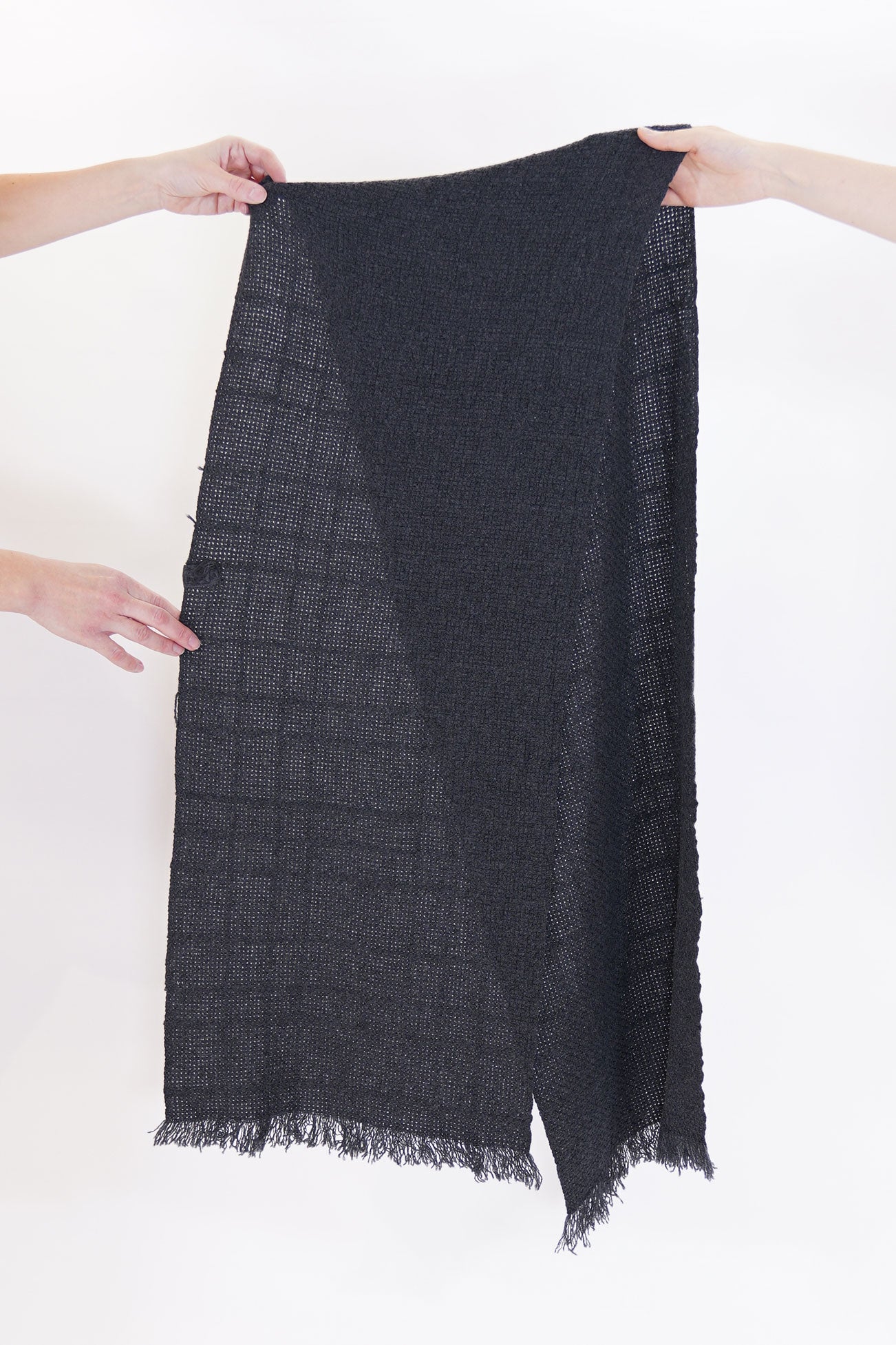 handwashed slow cashmere scarf mini bask coal