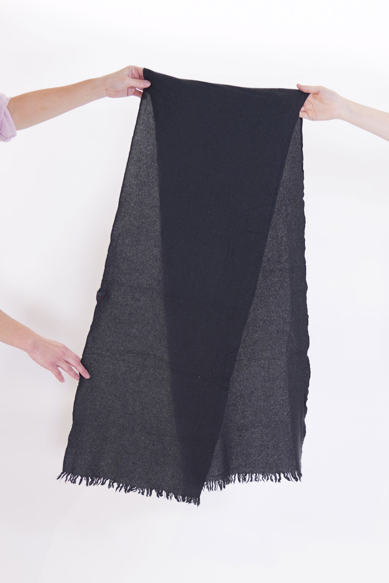 handwashed slow cashmere slim scarf coal