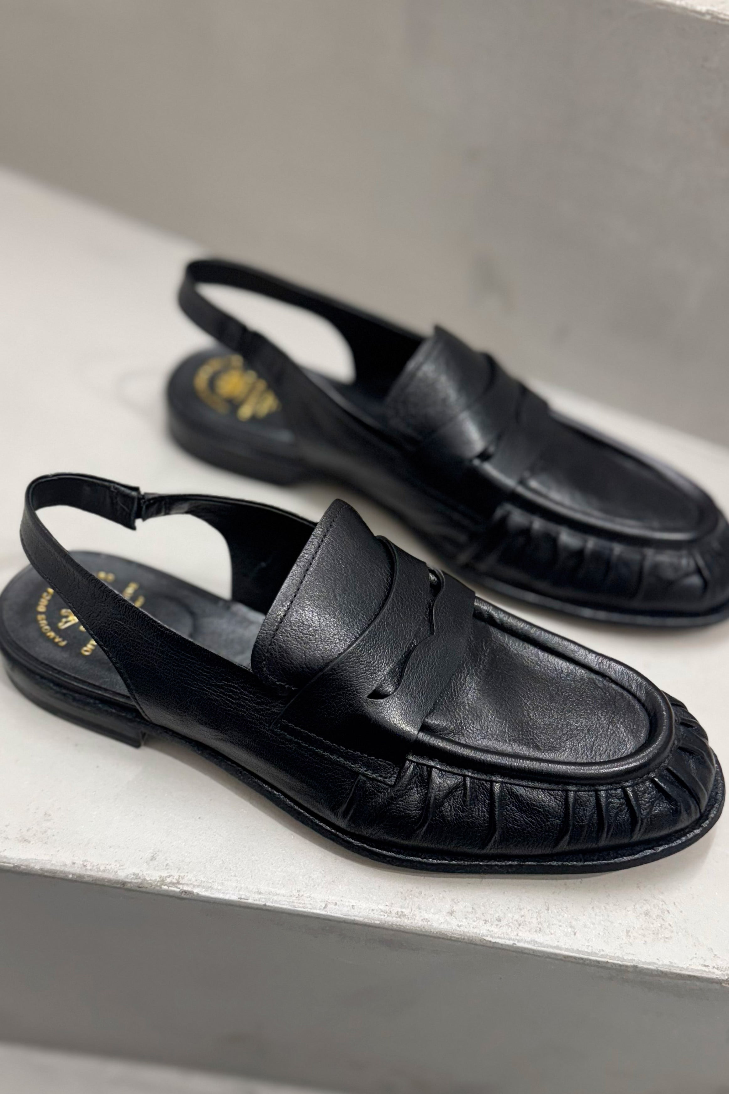 solitude 102 slingback sandals leather black