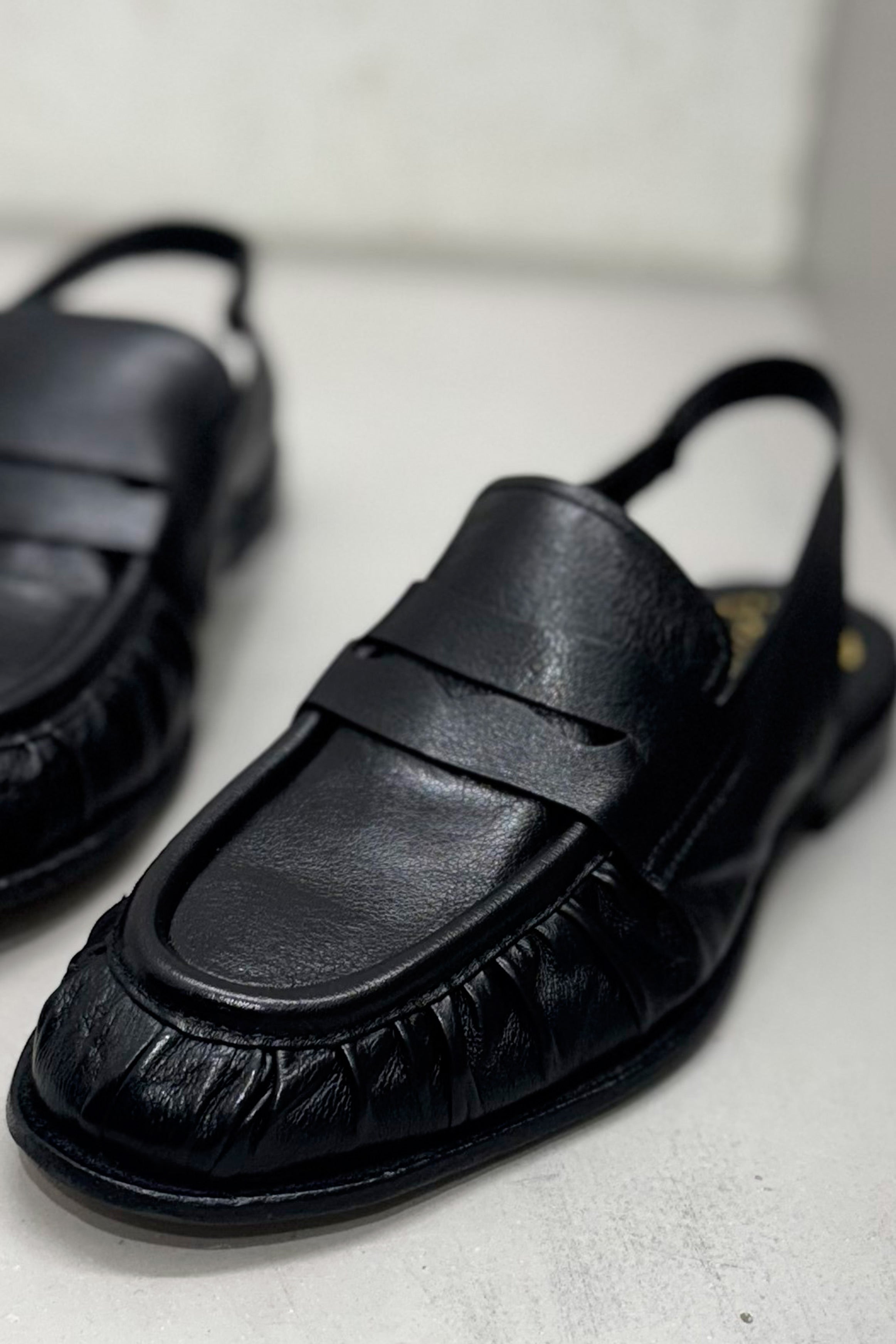 solitude 102 slingback sandals leather black