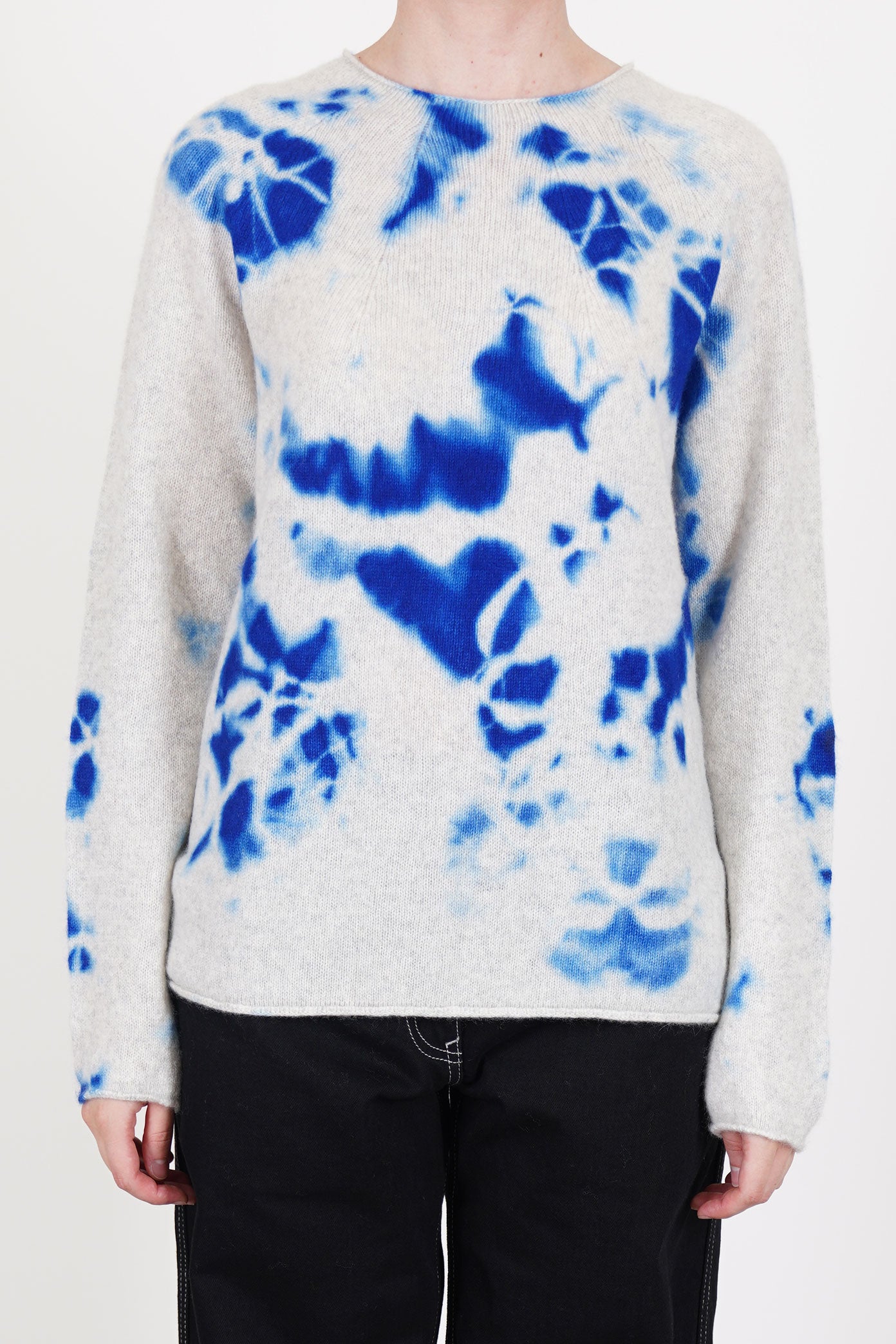 suzusan cashmere seamless pullover long royal blue light grey crafted in ultra soft cashmere material and hand dyed using the madara shibori technique.