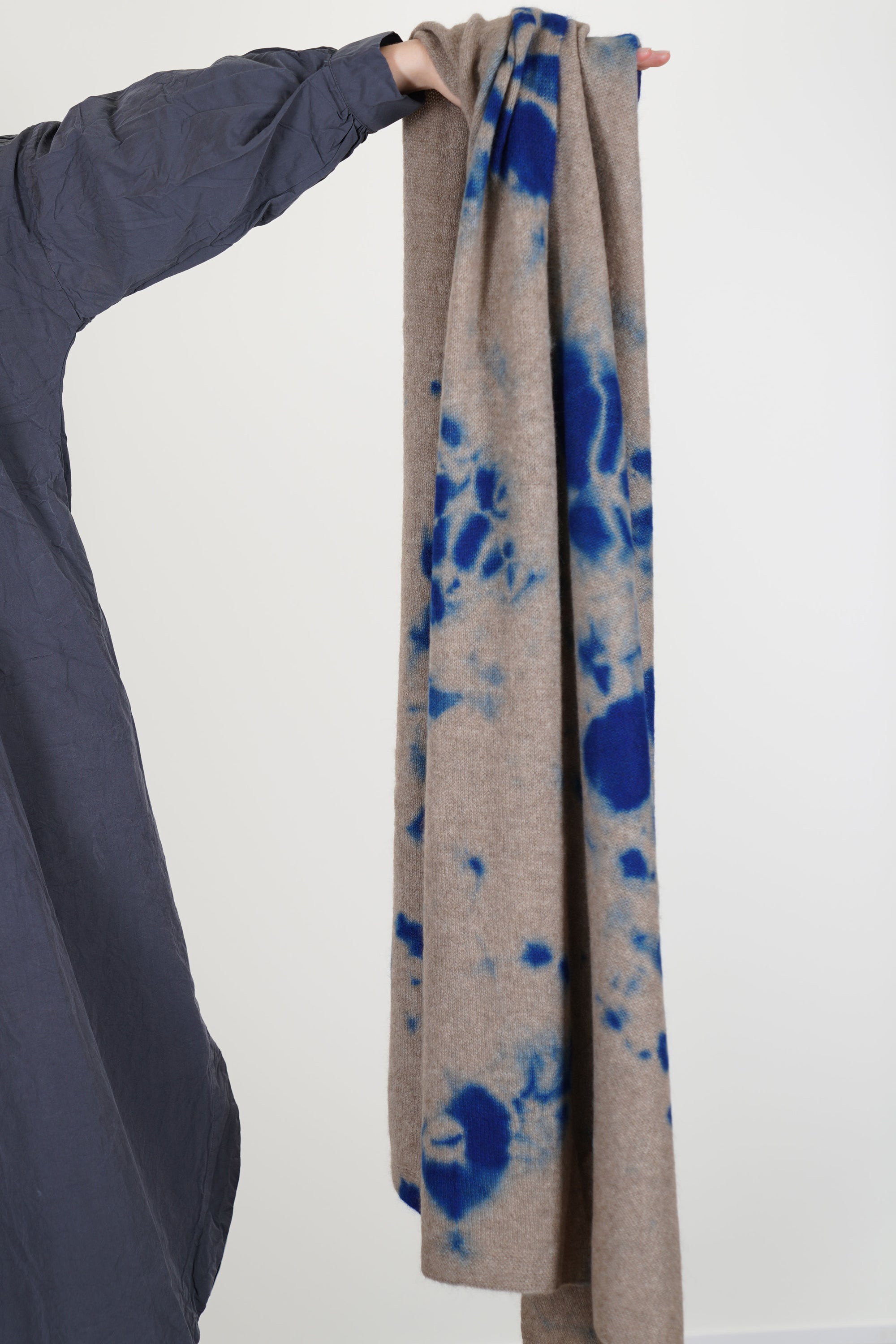 suzusan cashmere shawl dark blue light coffee crafted in an ultrasoft and warm cashmere fabric hand dyed and hand finished with the madara shibori technique.
