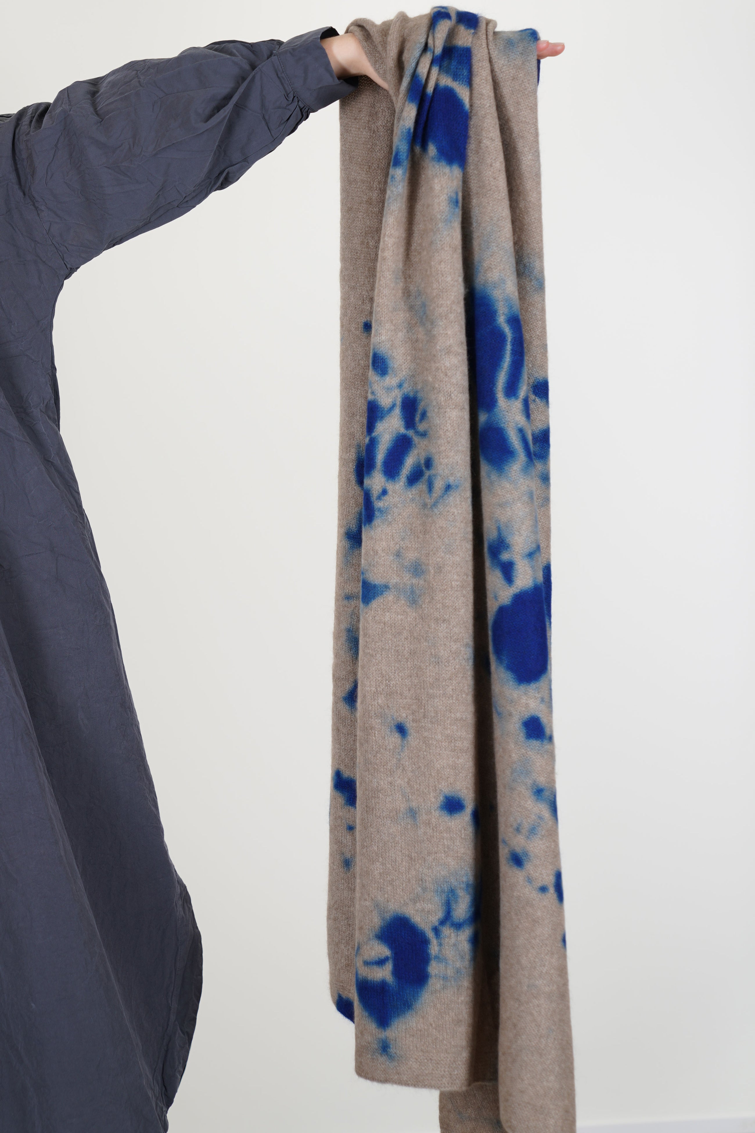 suzusan cashmere shawl dark blue light coffee crafted in an ultrasoft and warm cashmere fabric hand dyed and hand finished with the madara shibori technique.