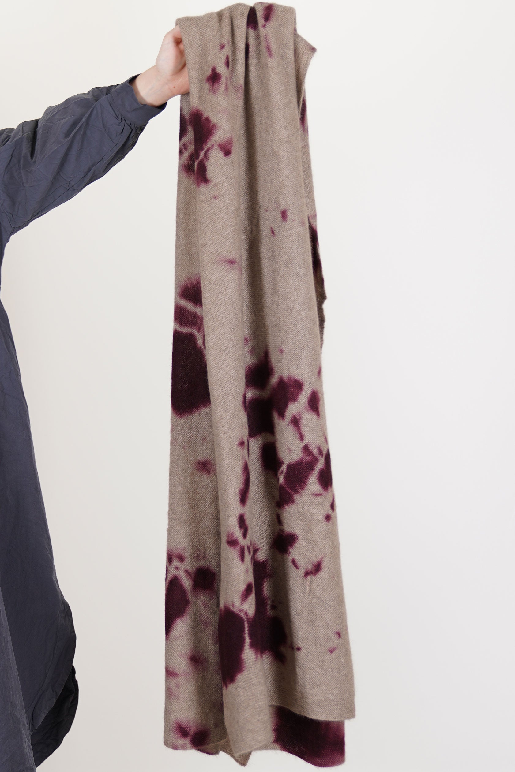 suzusan cashmere shawl dark purple light coffee crafted in an ultrasoft and warm cashmere fabric hand dyed and hand finished with the madara shibori technique.