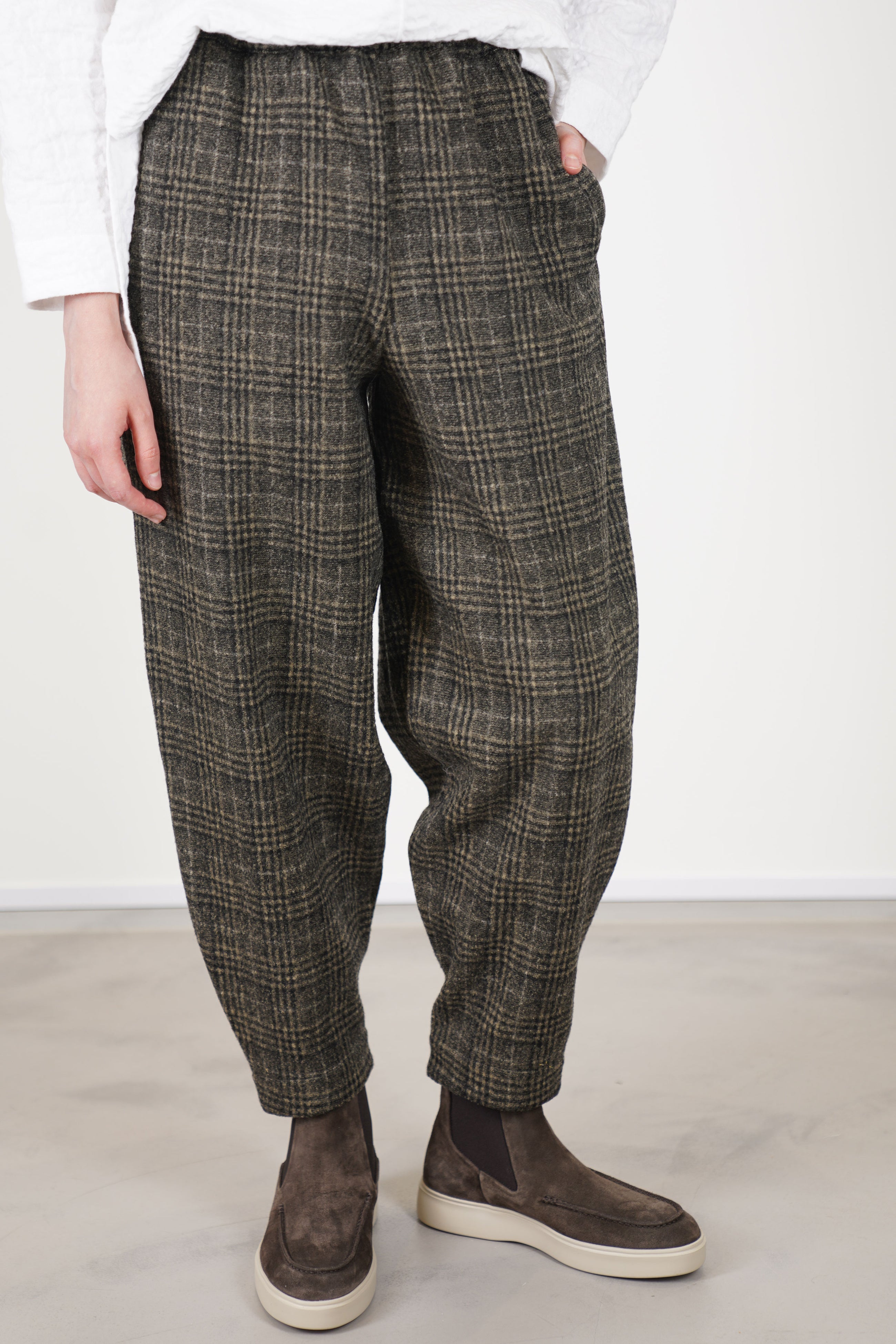acrobat trousers wool cardamom