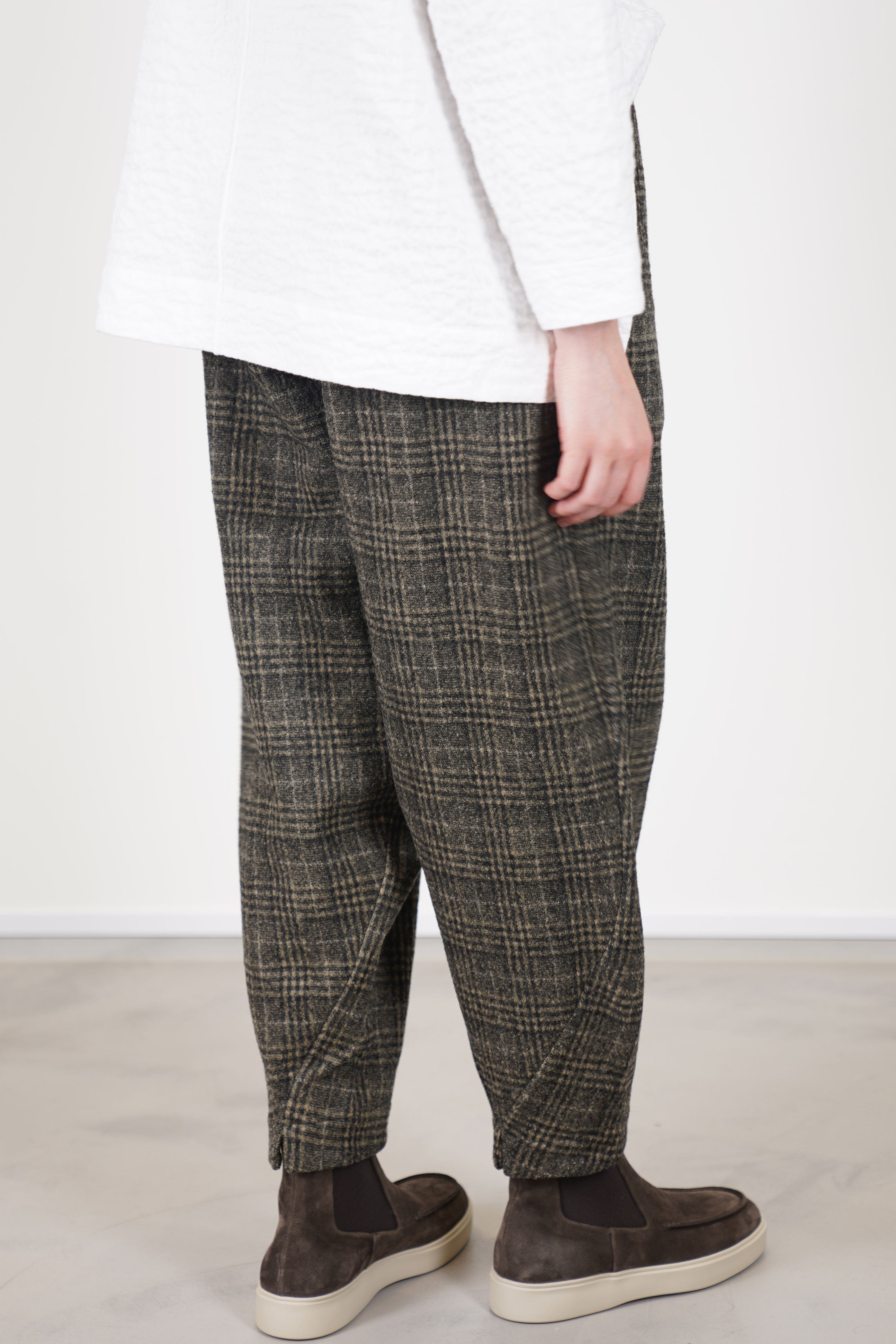 acrobat trousers wool cardamom