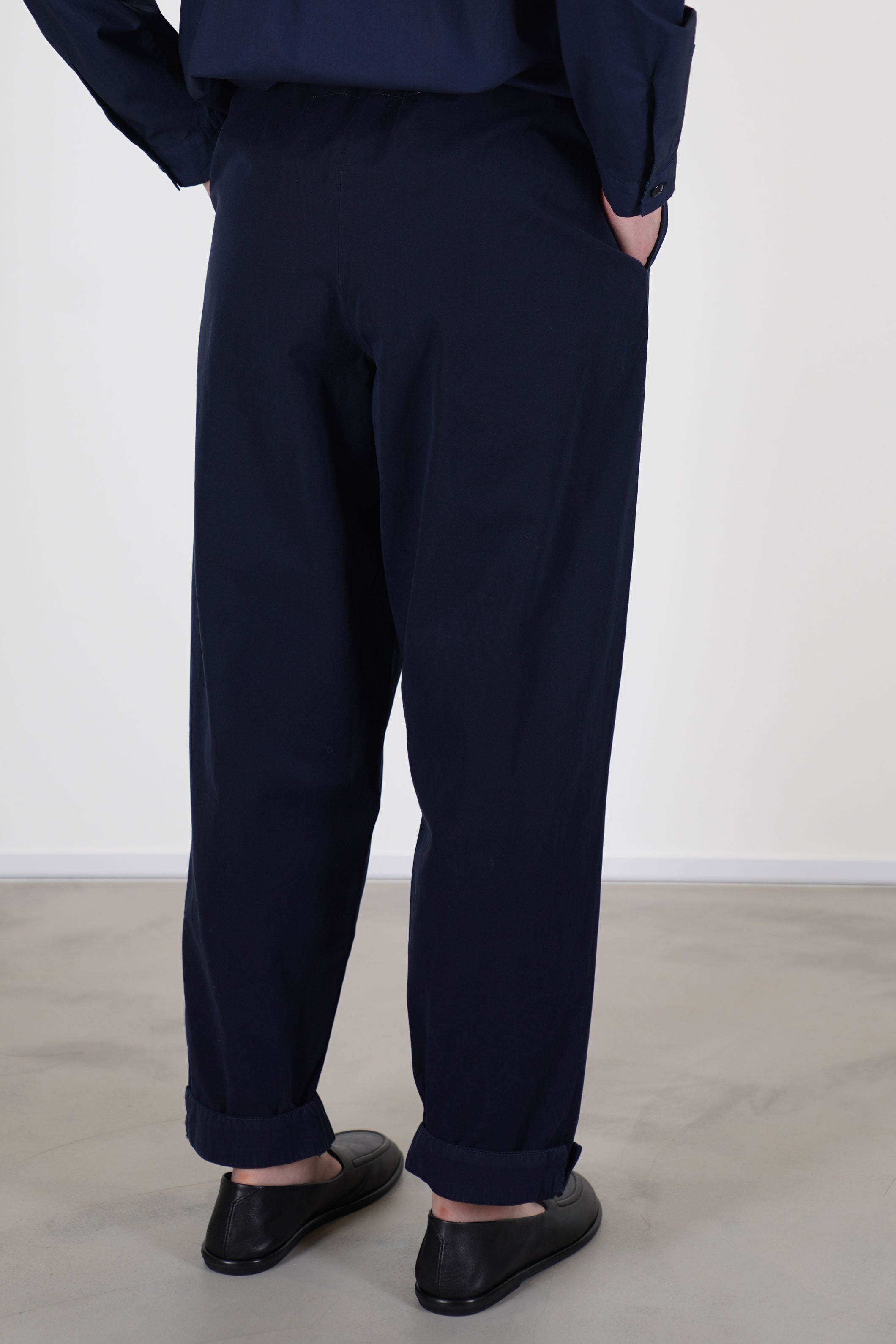 back view of toogood gymast trousers ink tapered leg, side pockets and relaxed cut.