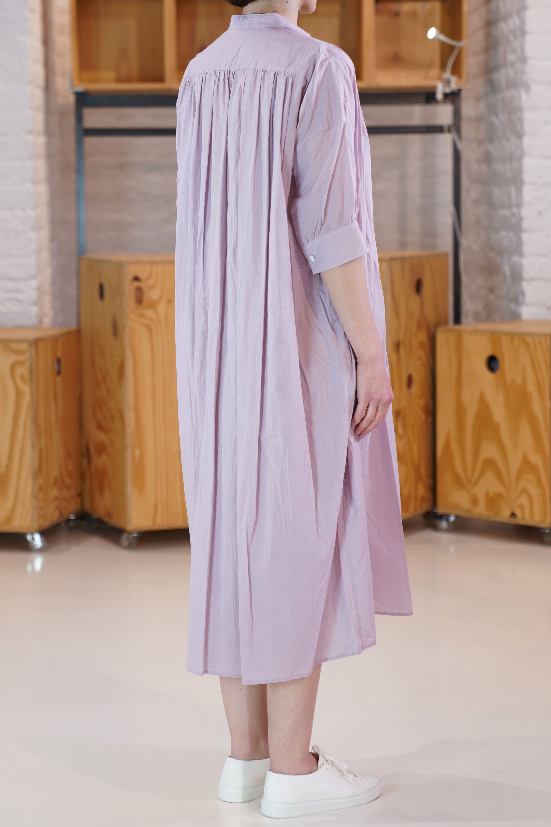 mm40vd04 pleated shirt dress grayish pink