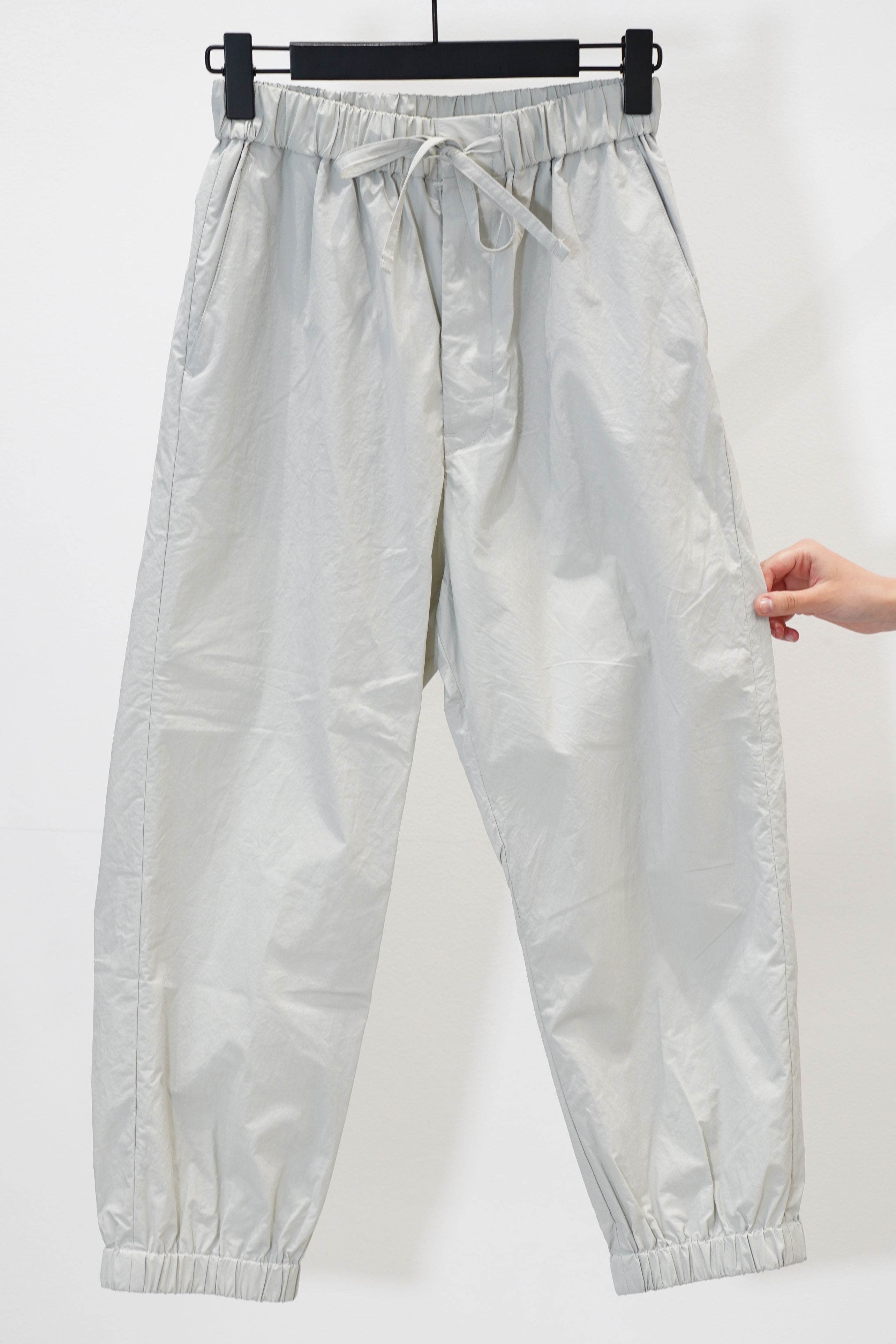 TOUJOURS トゥジュー　Cuffed Training Pants toujours tm42mp04 cuffed training pants smoke gray | carrousel the