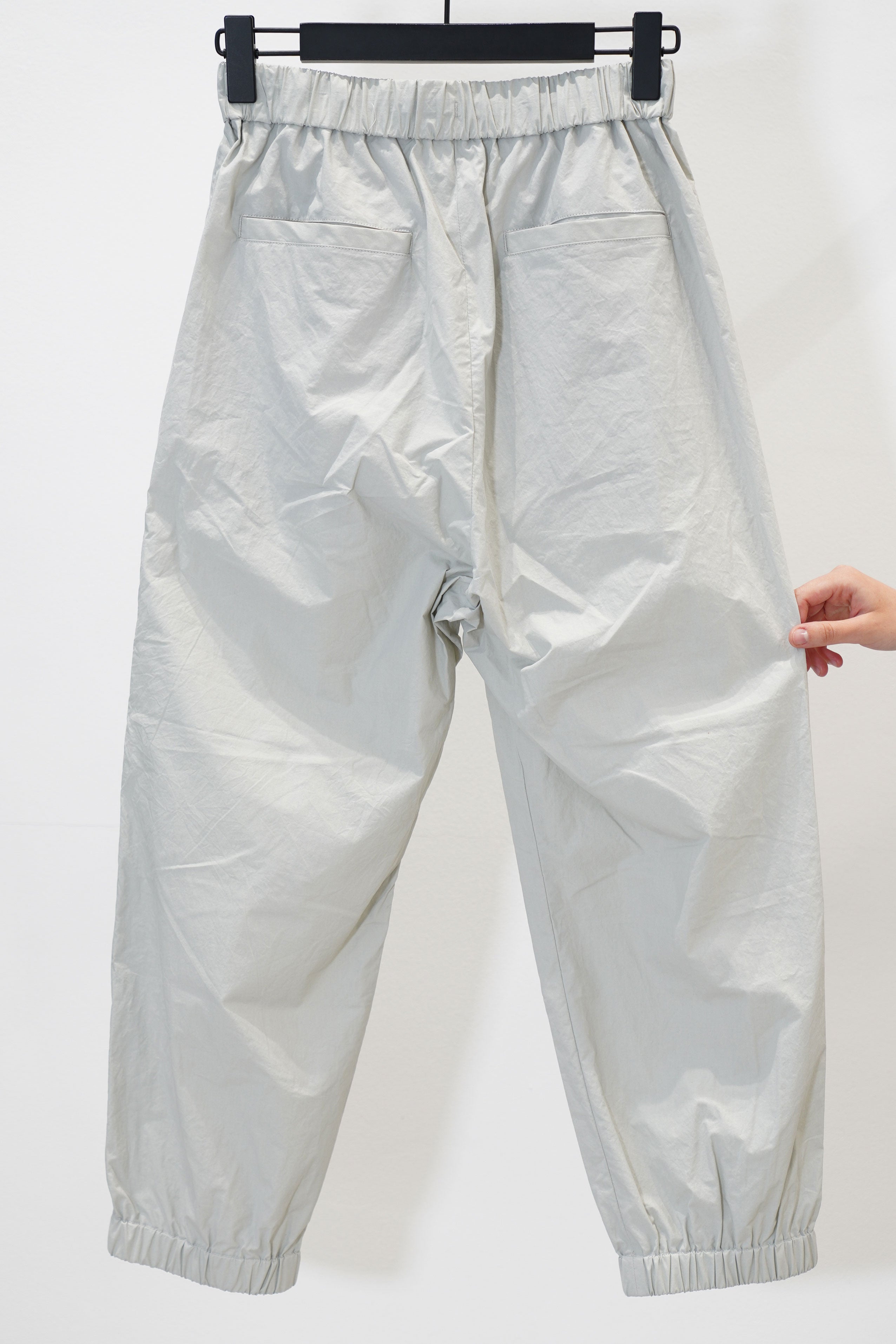 tm42mp04 cuffed training pants smoke gray