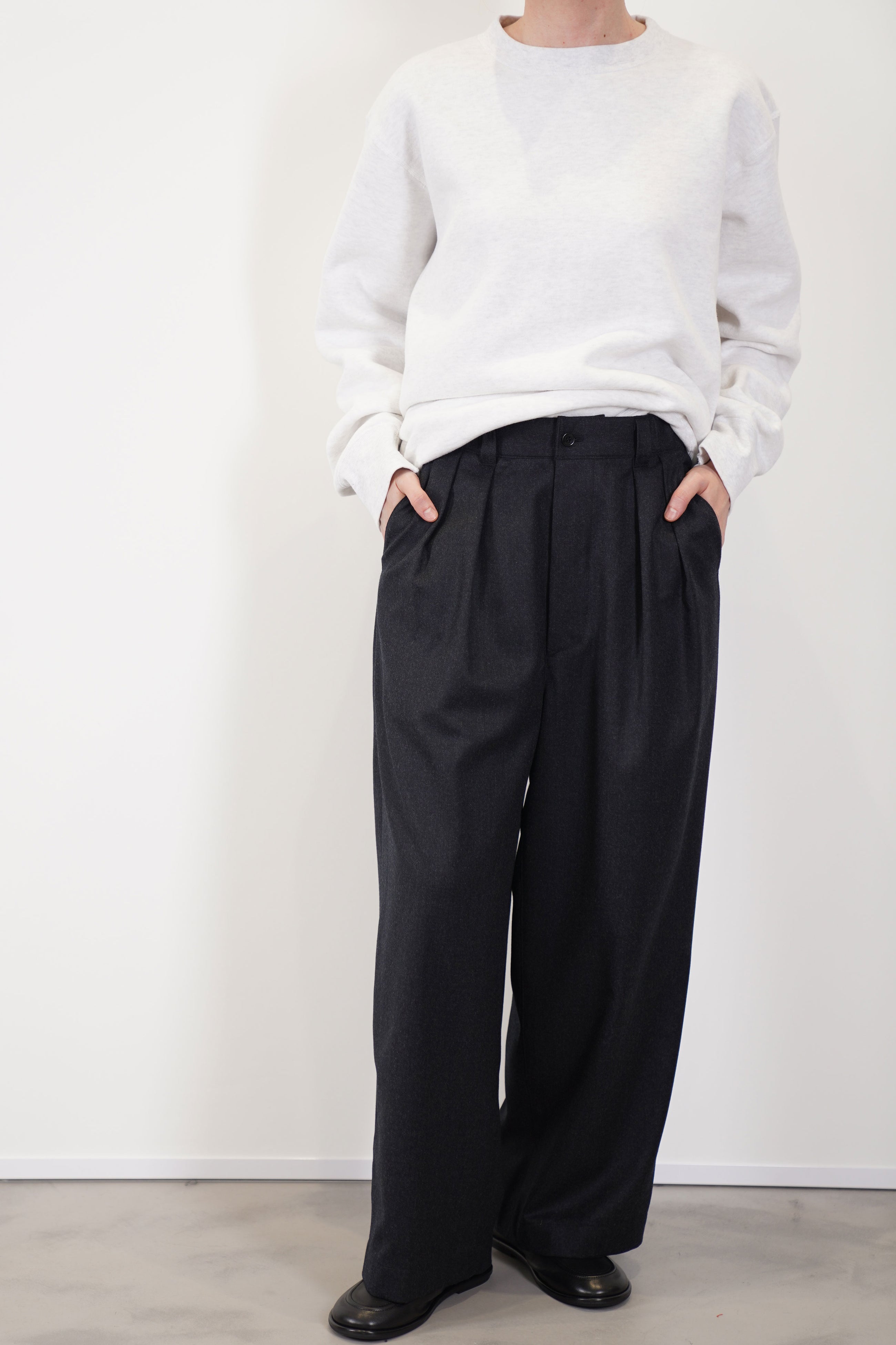2 in-pleat baggy pants wool charcoal ym43kp03