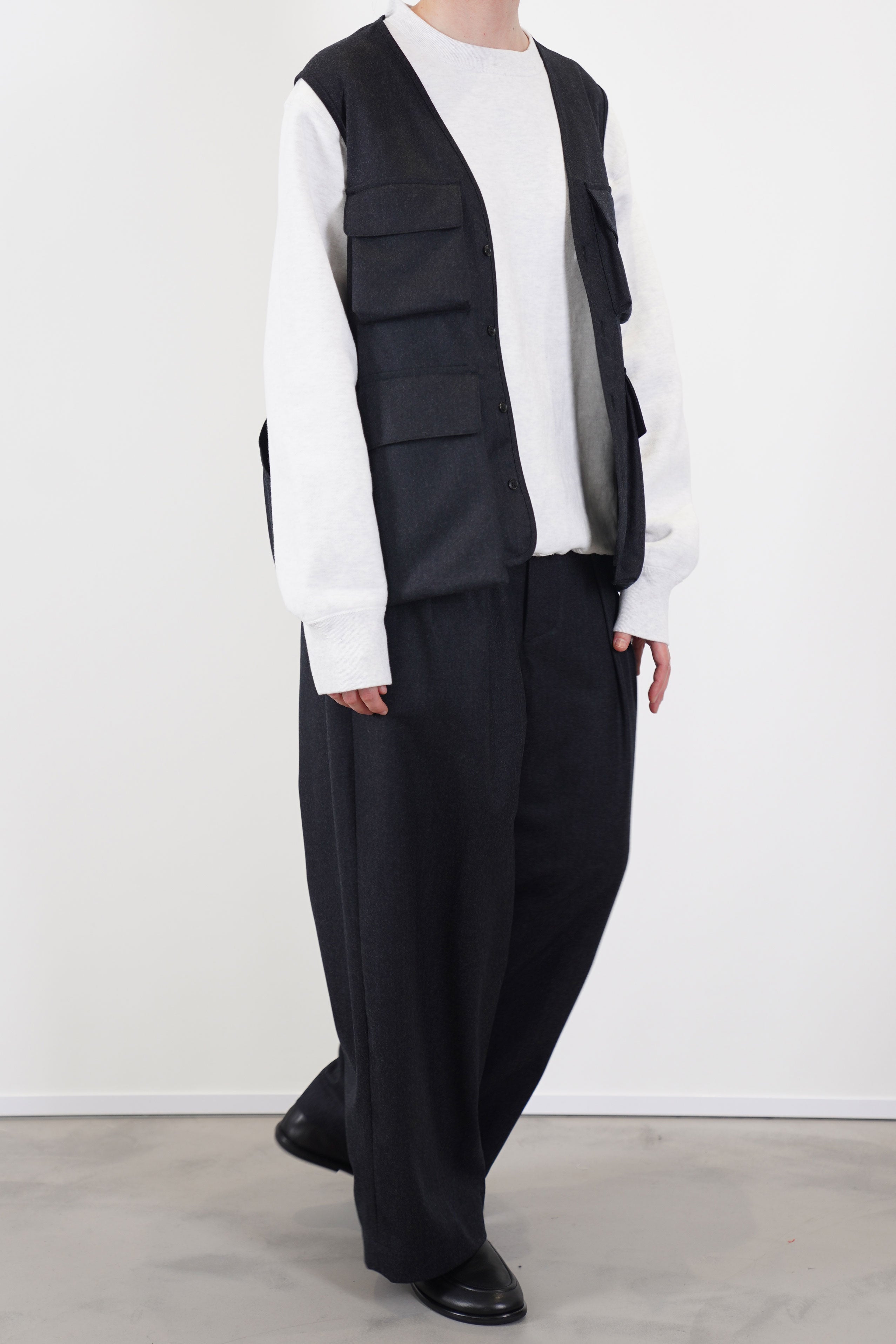 2 in-pleat baggy pants wool charcoal ym43kp03