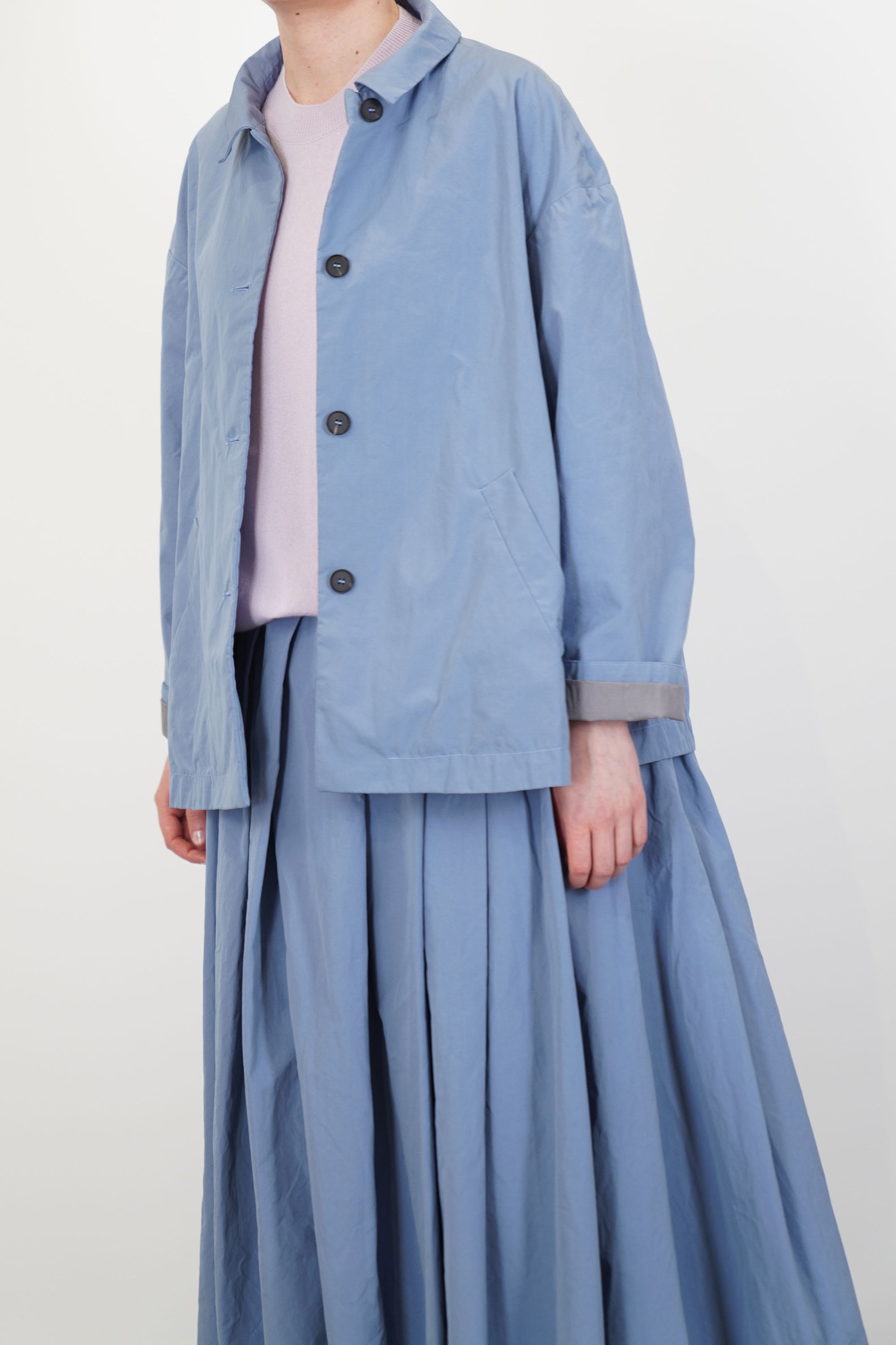 berfabel uli jacket avio front button opening and small collar detail