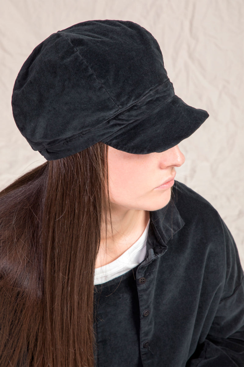 hat v velvet black