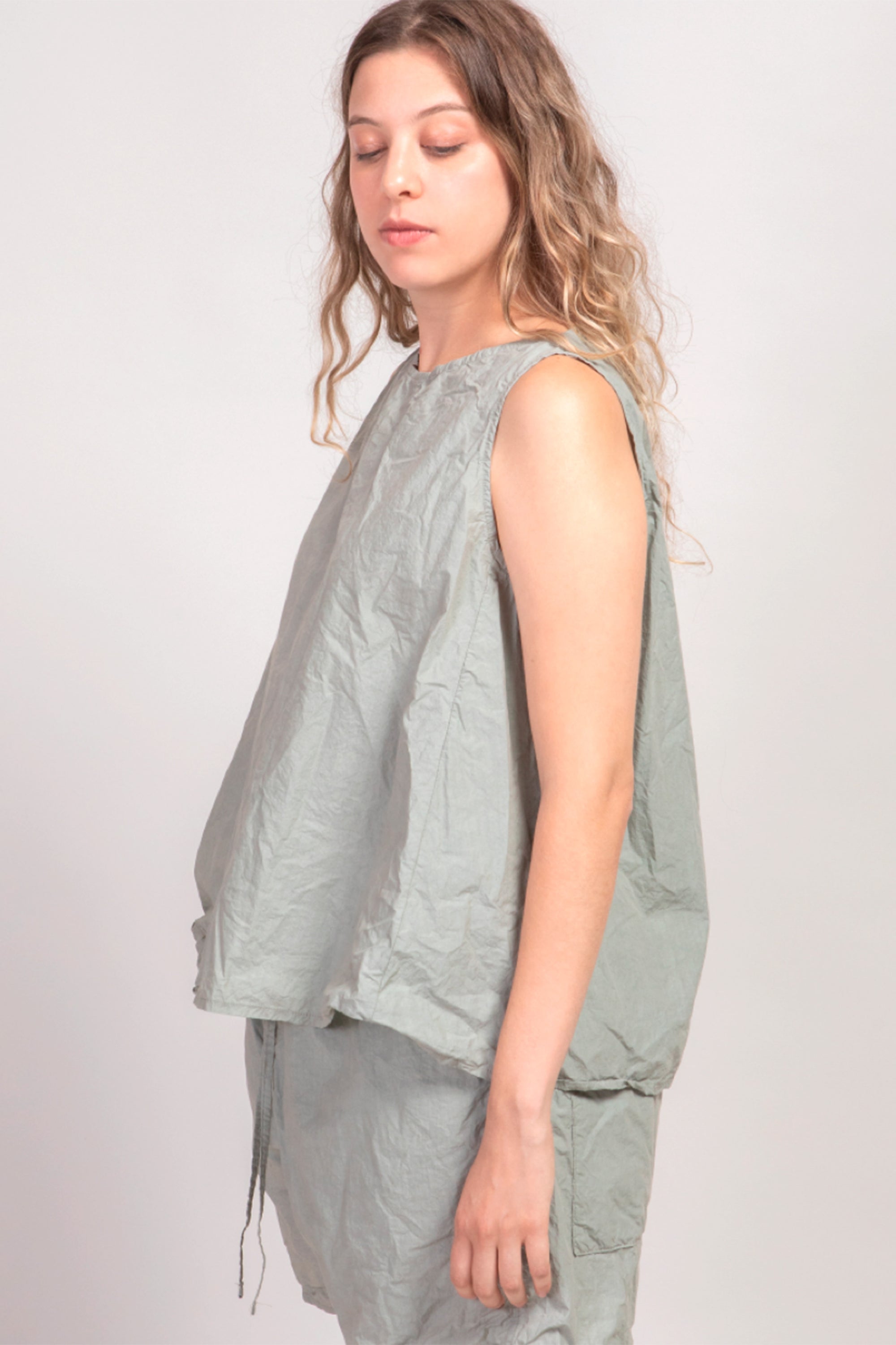 sleeveless top tc white