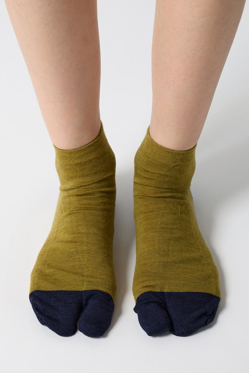 2 pairs of word woolen socks pink khaki